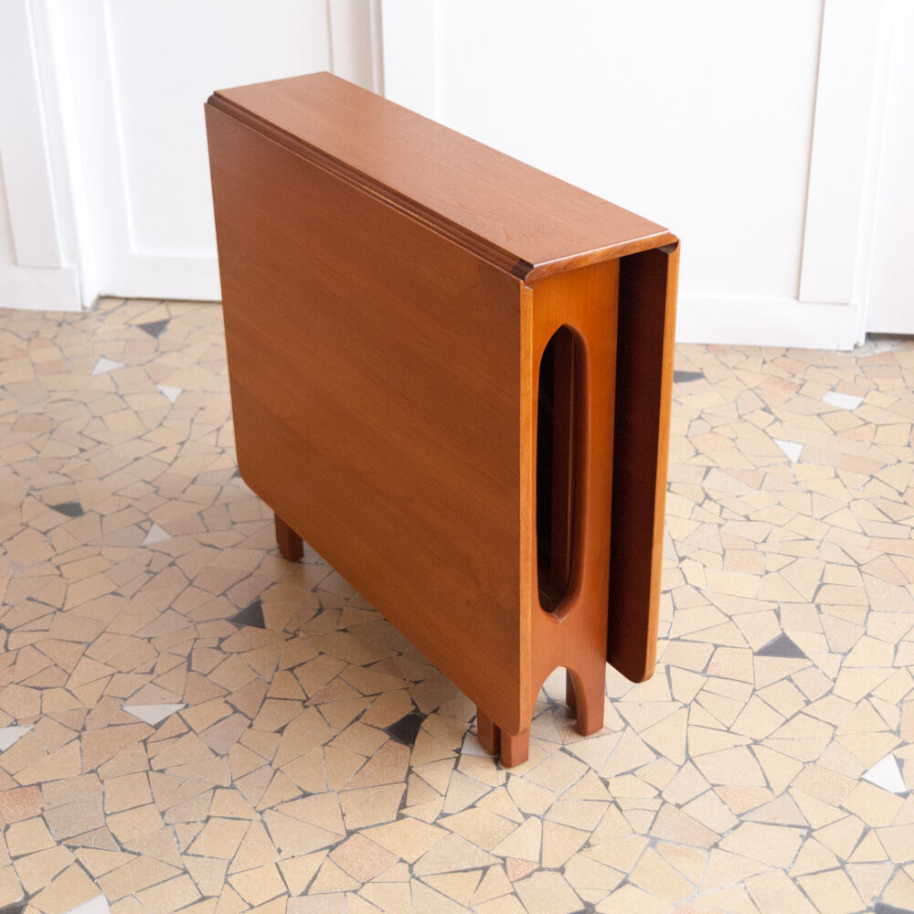 Scandinavian table with flaps