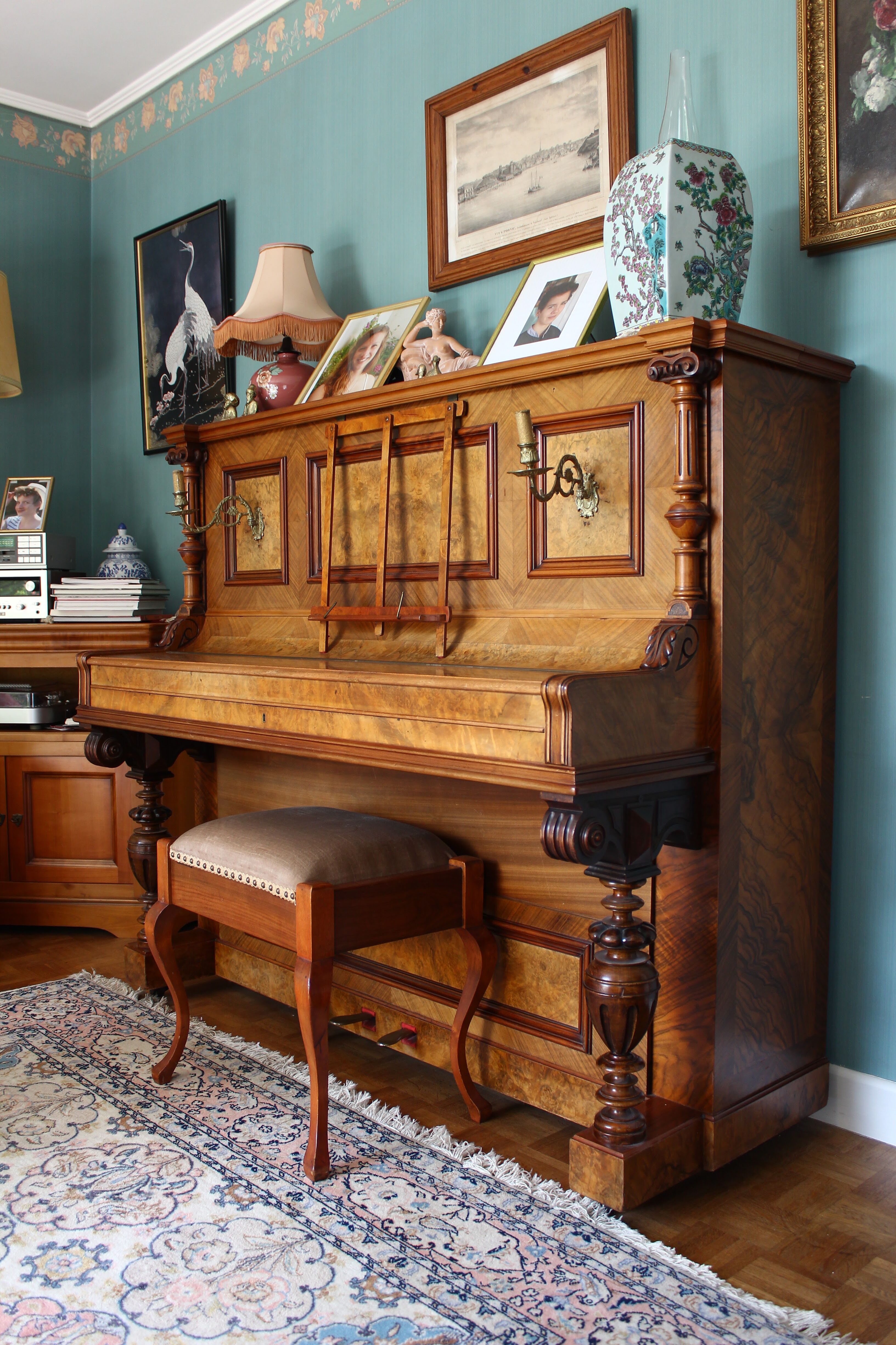 Upright piano