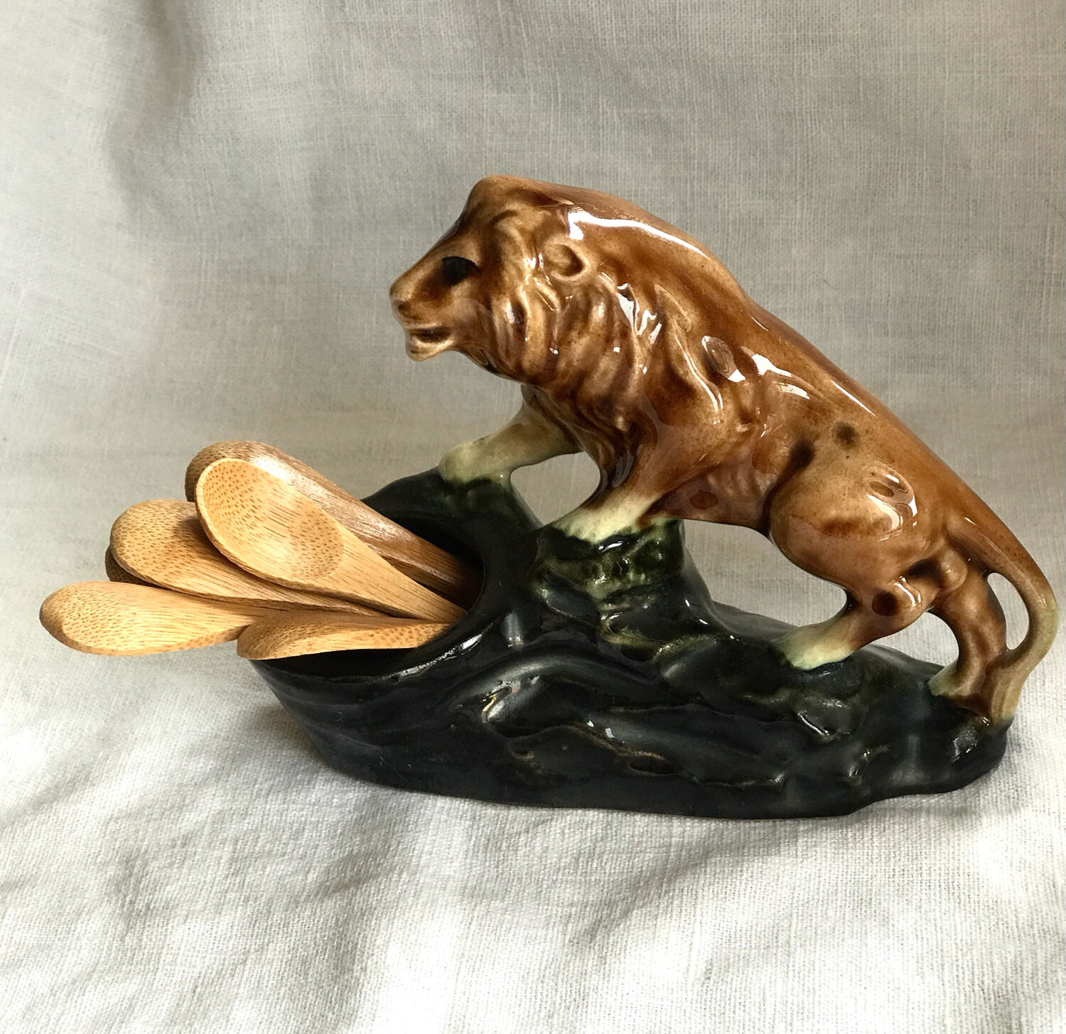 Zoomorphic lion ceramic egg cup