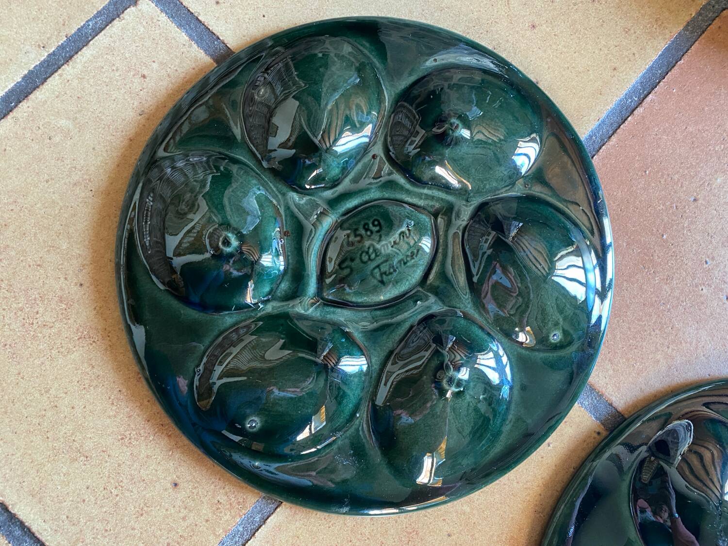 Set of 2 Saint Clément oyster plates in slip