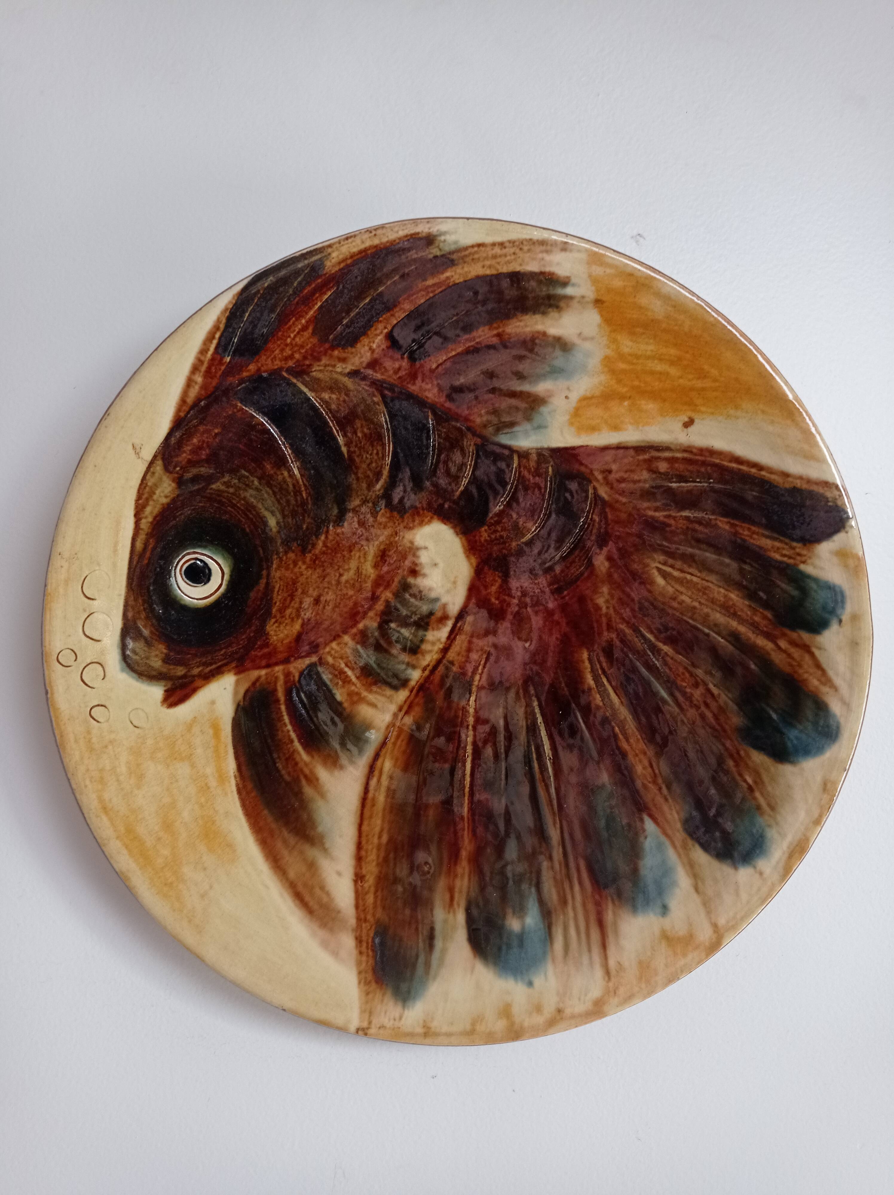 Dish decorated with fish Puigdemont 1960