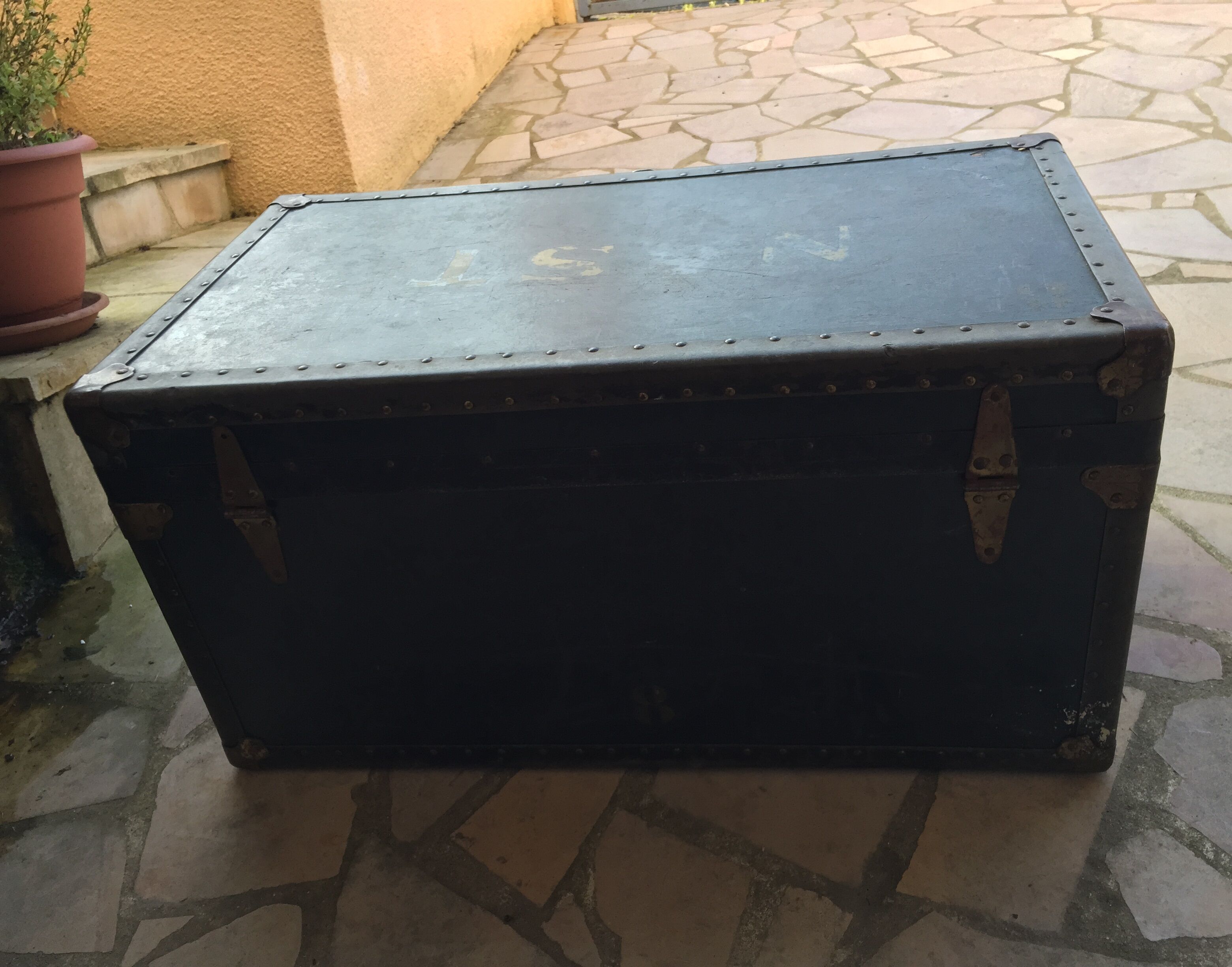 Malle ancienne en bois
