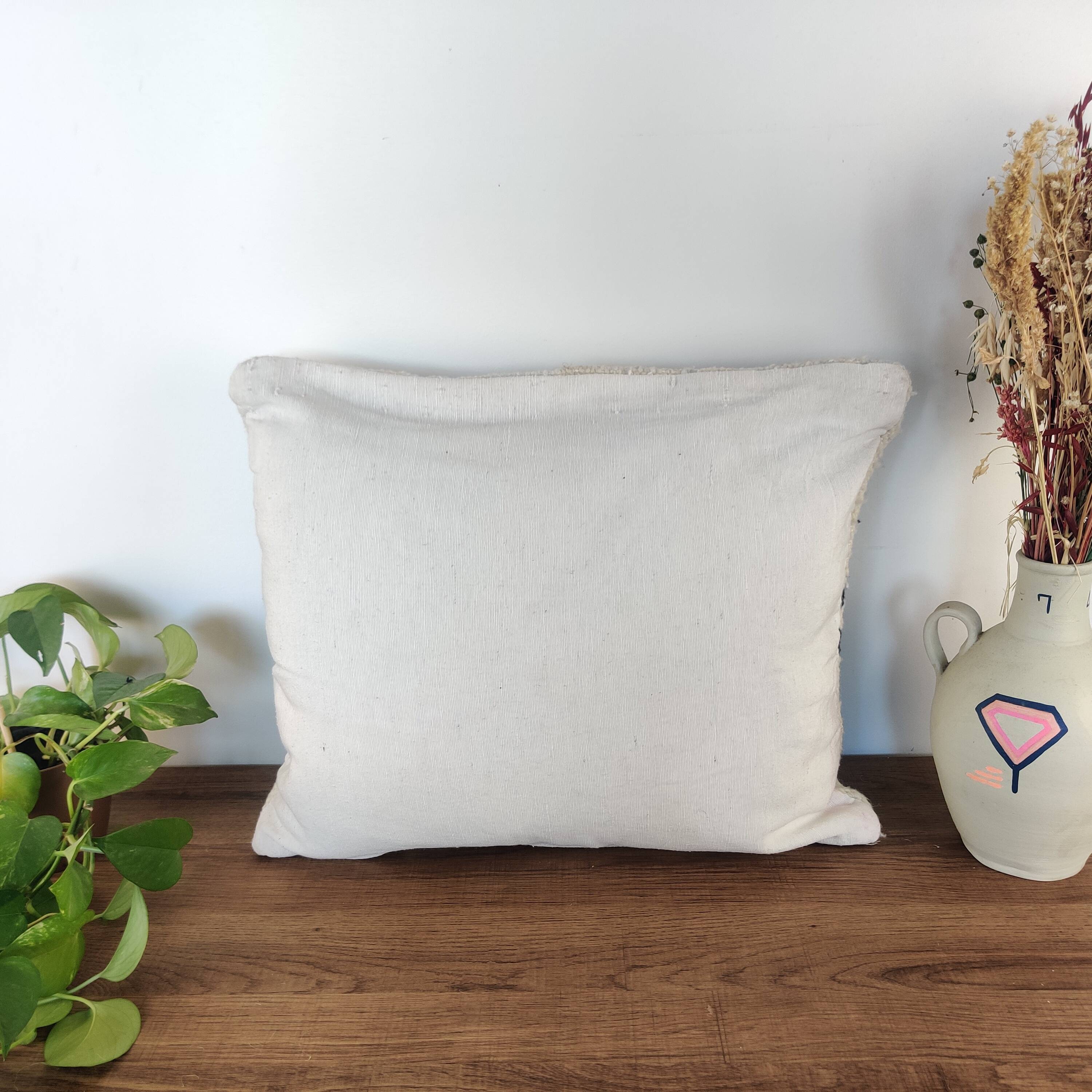 Coussin kilim berbere blanc et noir