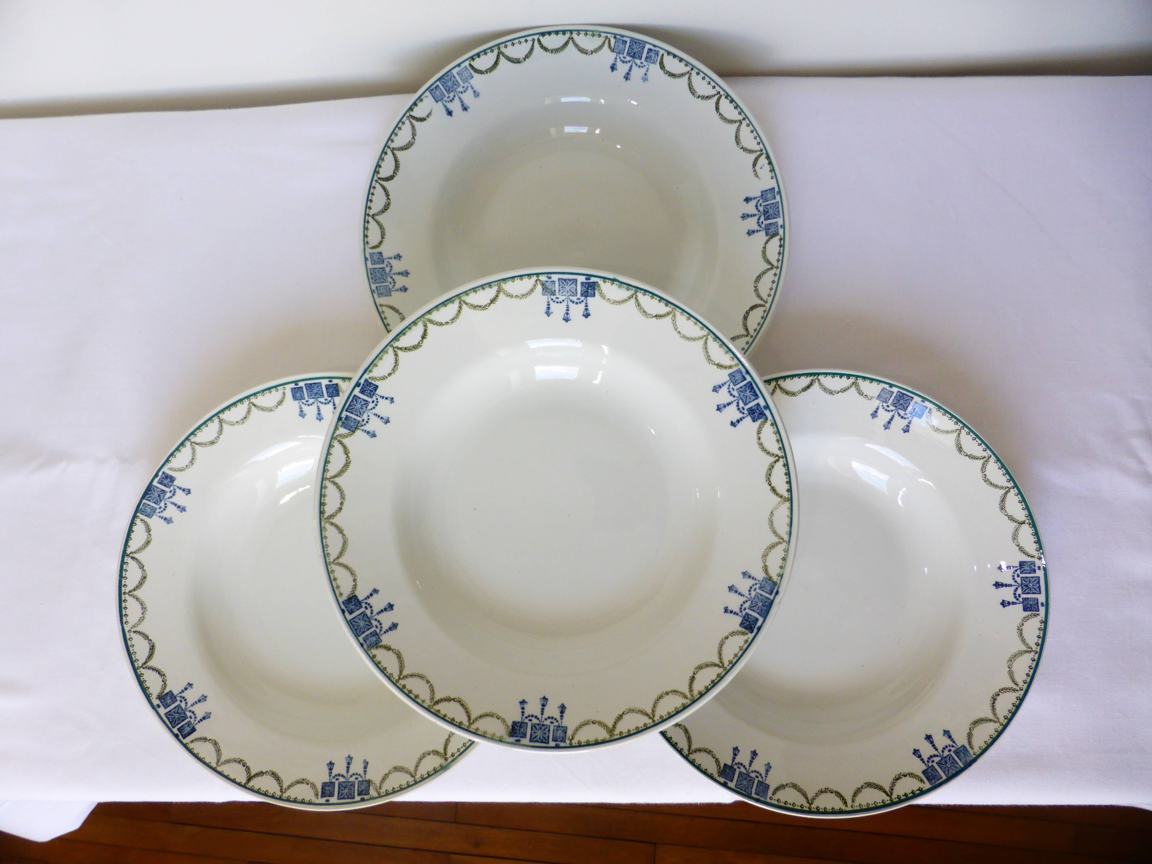 4 assiettes creuses vintage de St Amand 220643