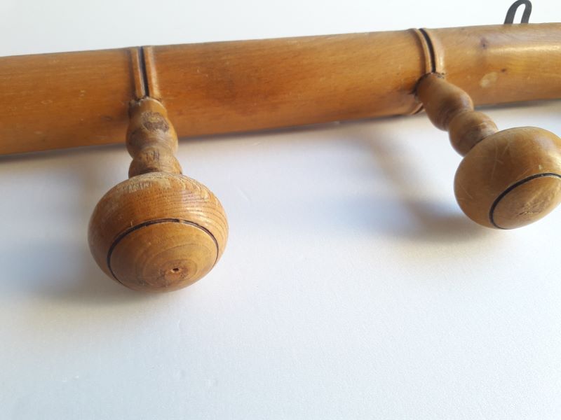 Wooden wall coat rack with 5 hooks