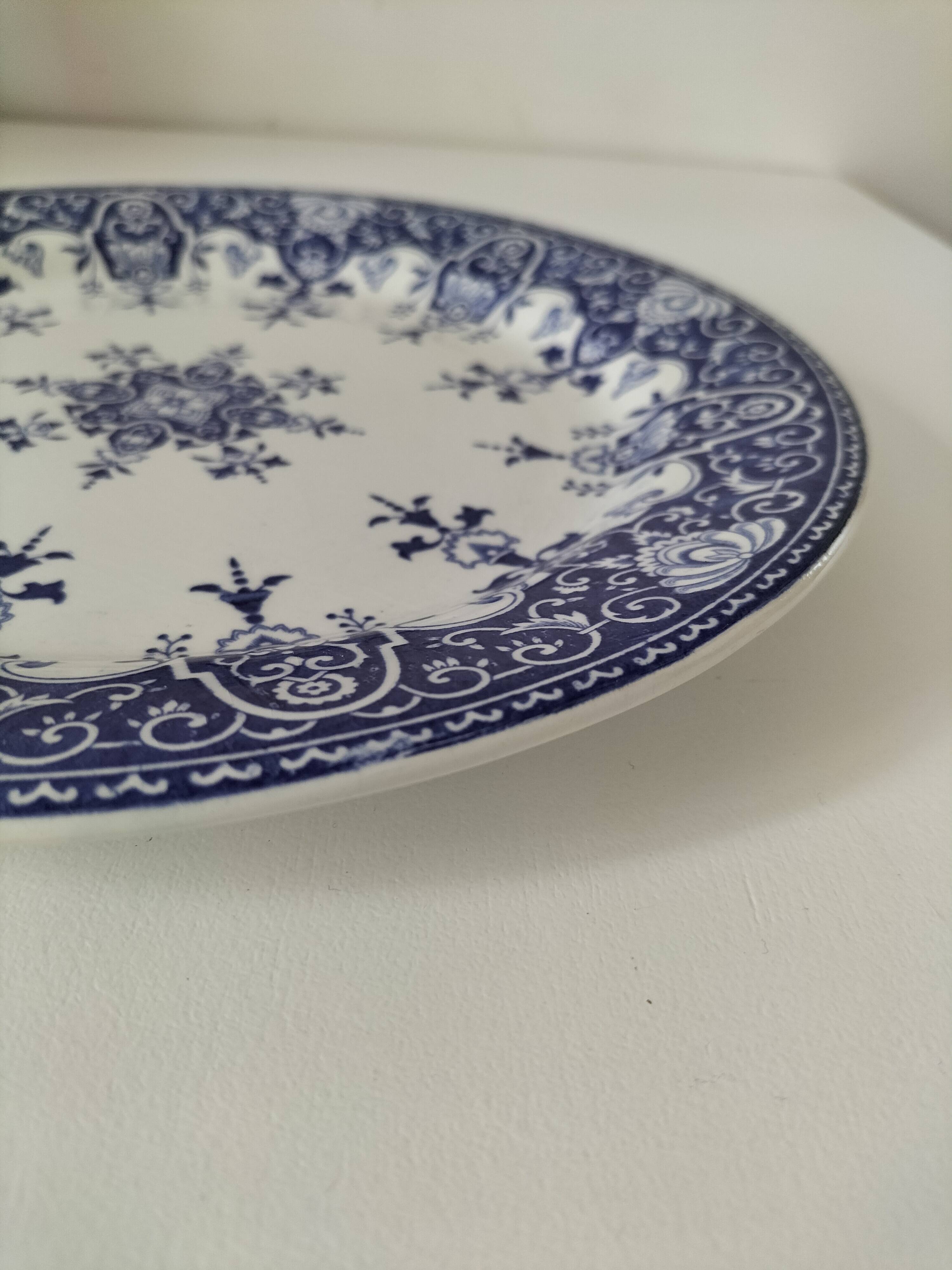 Antique Gien plate – Decor inspired by the Manufacture de Lille 17-18th century