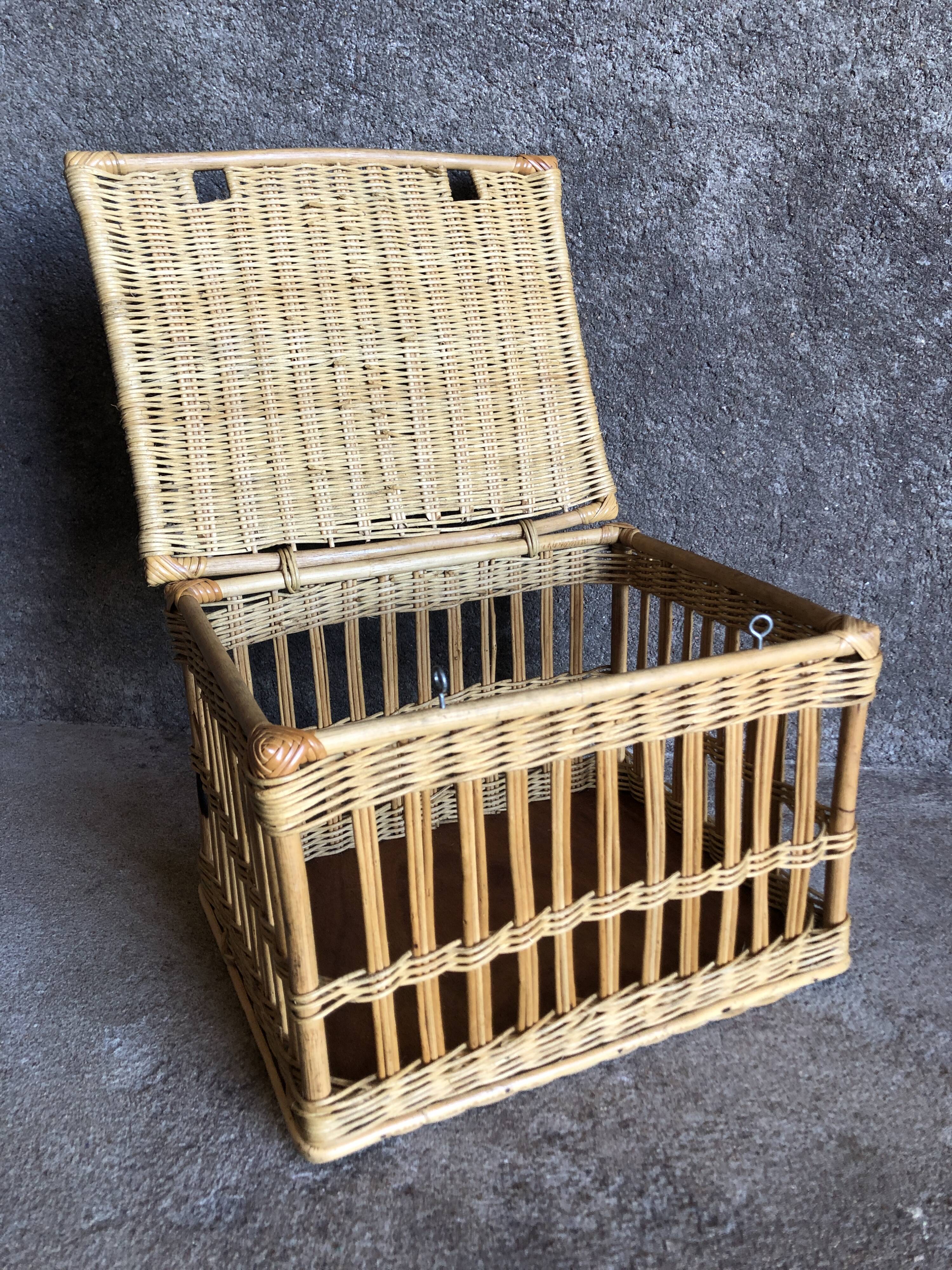 Petit coffre en rotin vintage