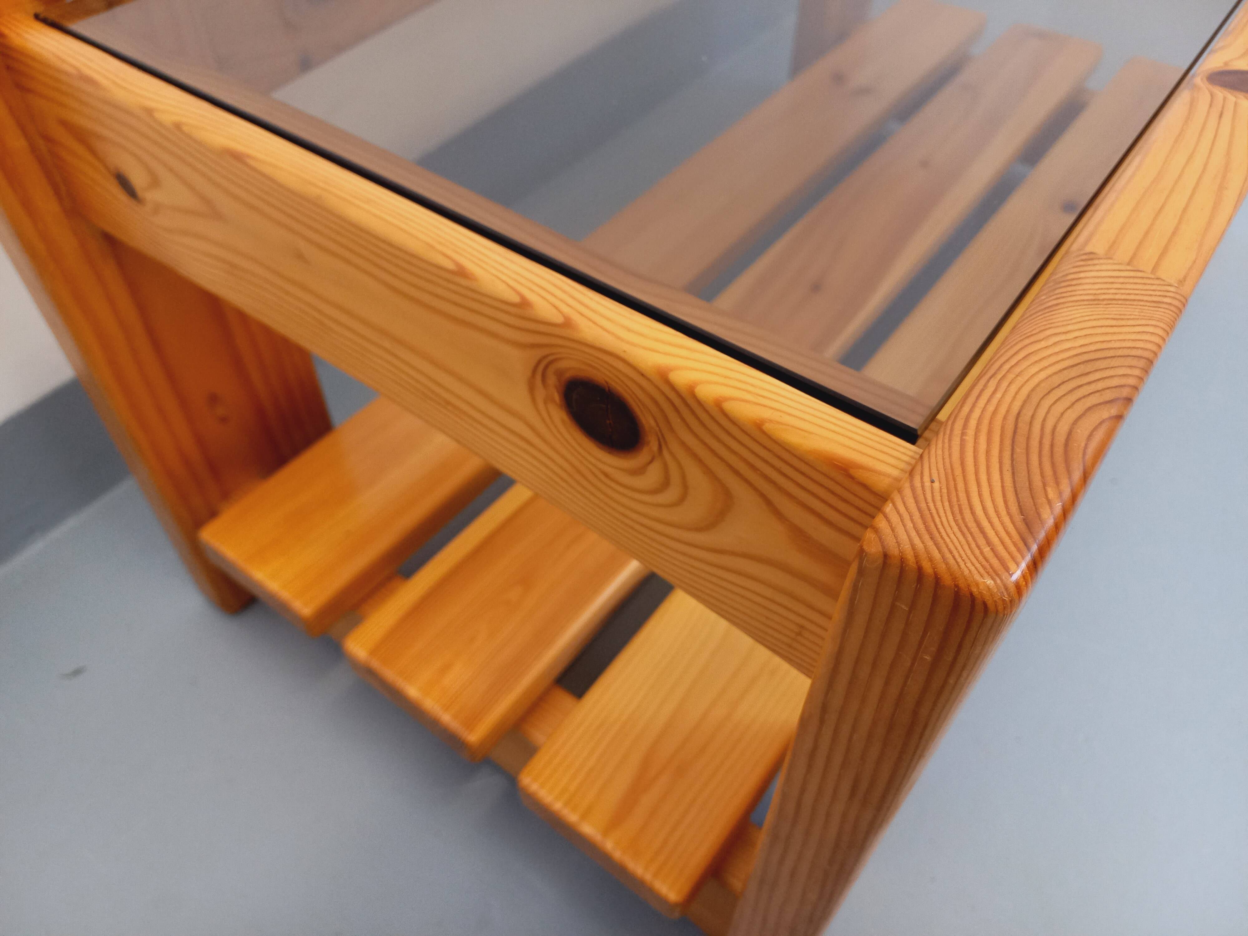 Table basse vintage en pin et verre fumé des années 70 80