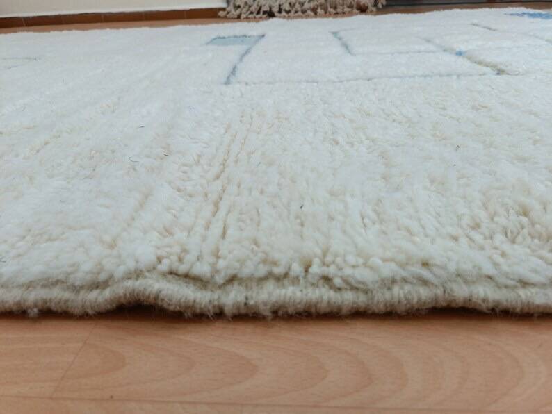 Handmade natural wool rug, size 150 x 250 cm