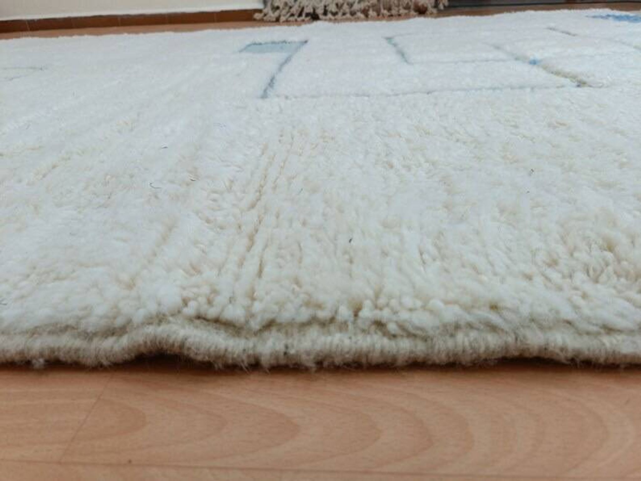 Handmade natural wool rug, size 150 x 250 cm