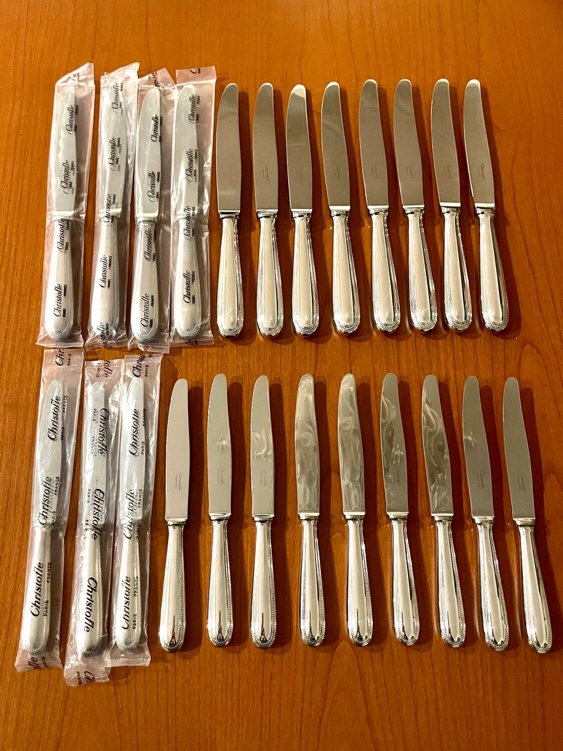 Christofle pearls, 24 knives excellent condition with box