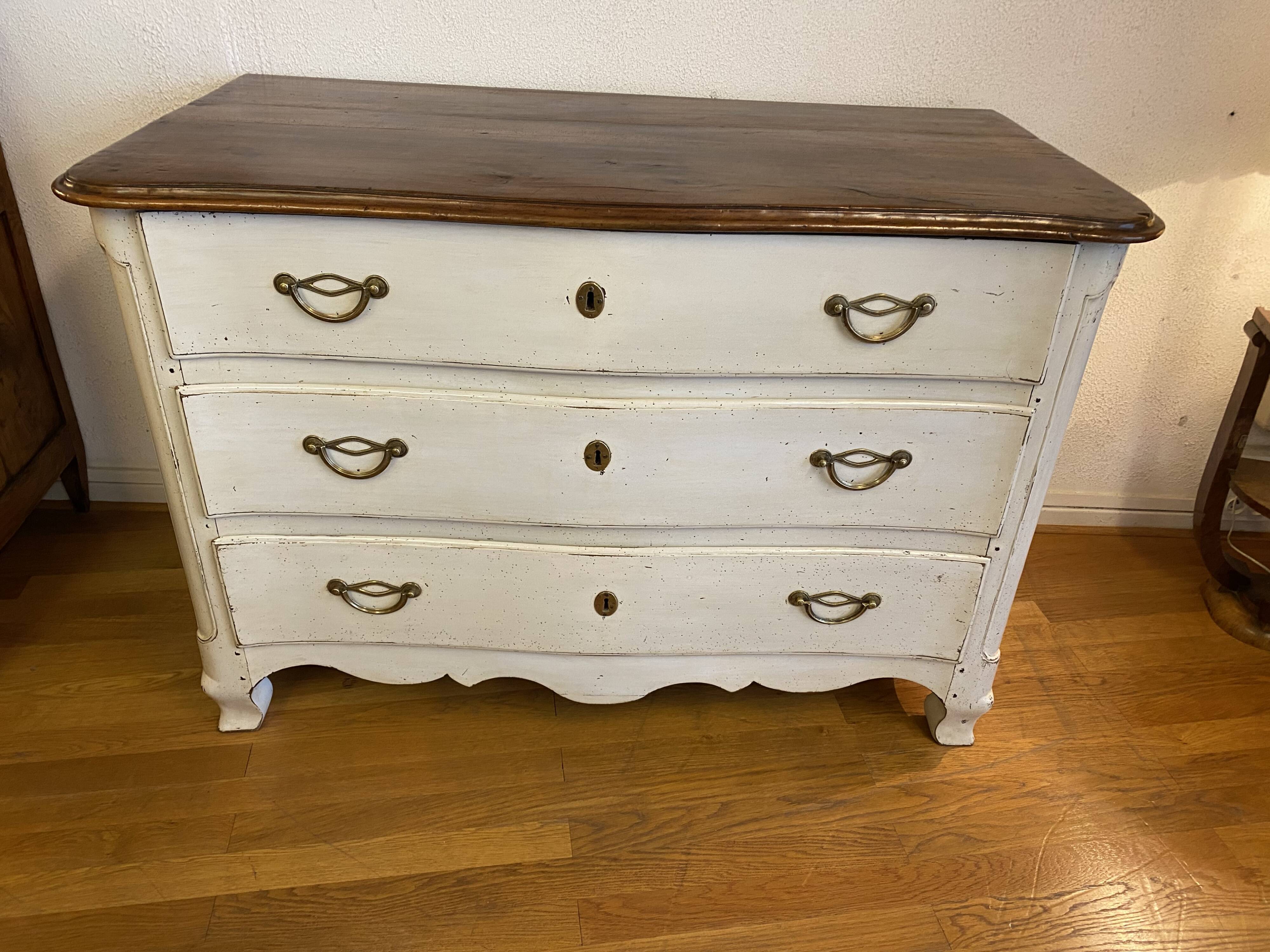 Chest of drawers from the regency period patinated light gray. Perfect condition.