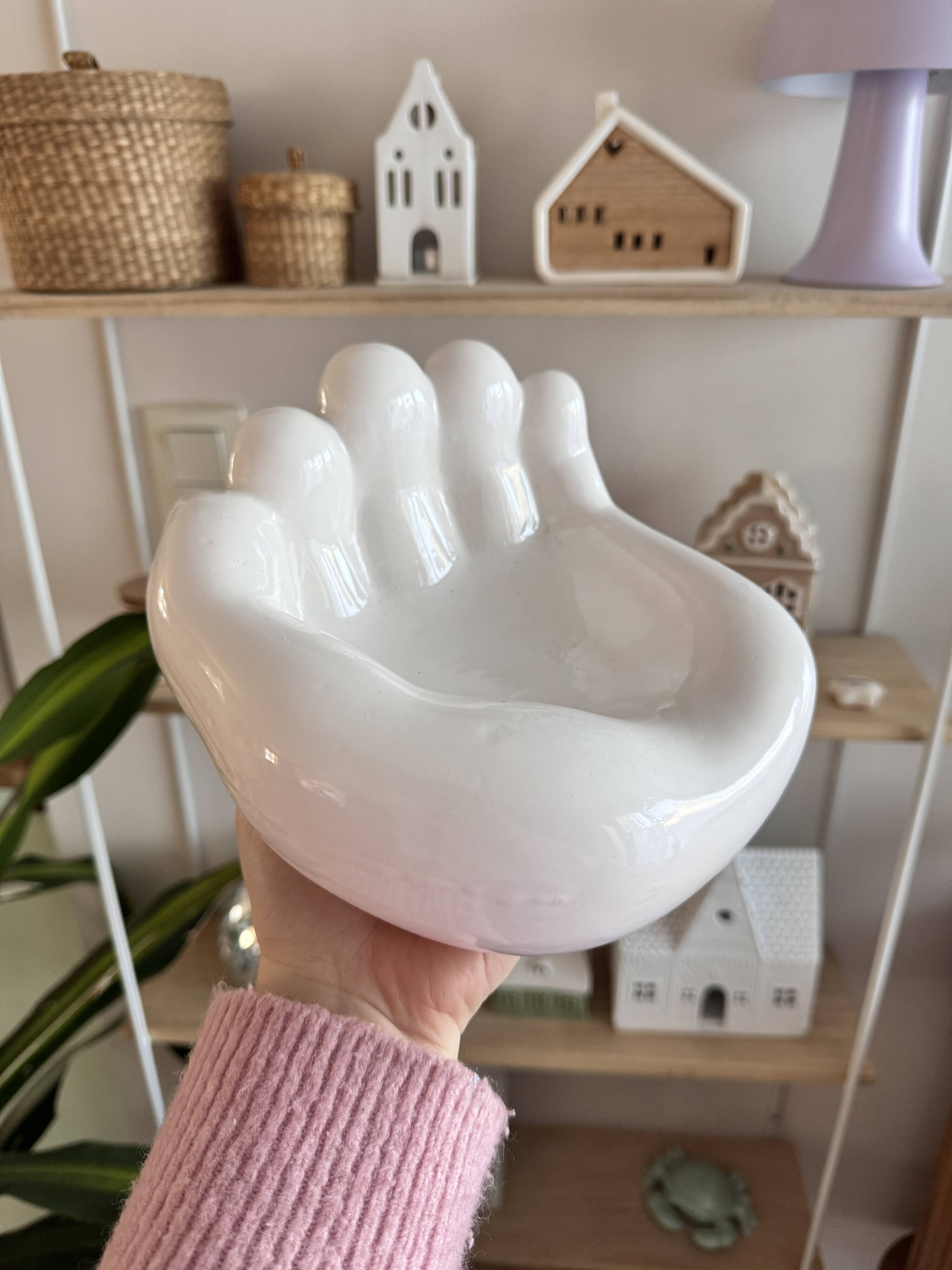 Catch-all, dish, hand ashtray in ceramic