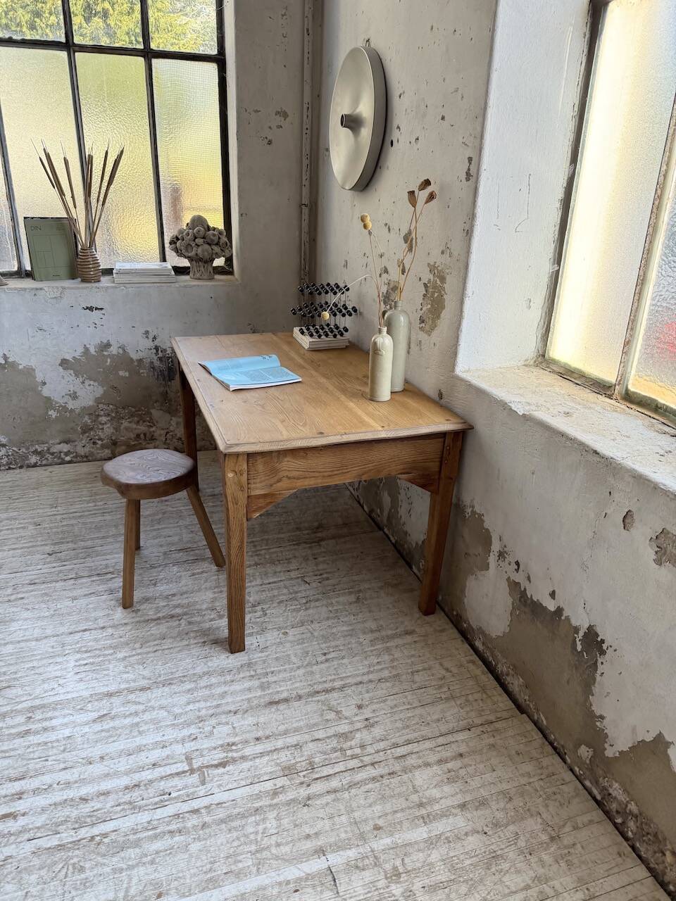 Oak desk with spindle legs, 1950s
