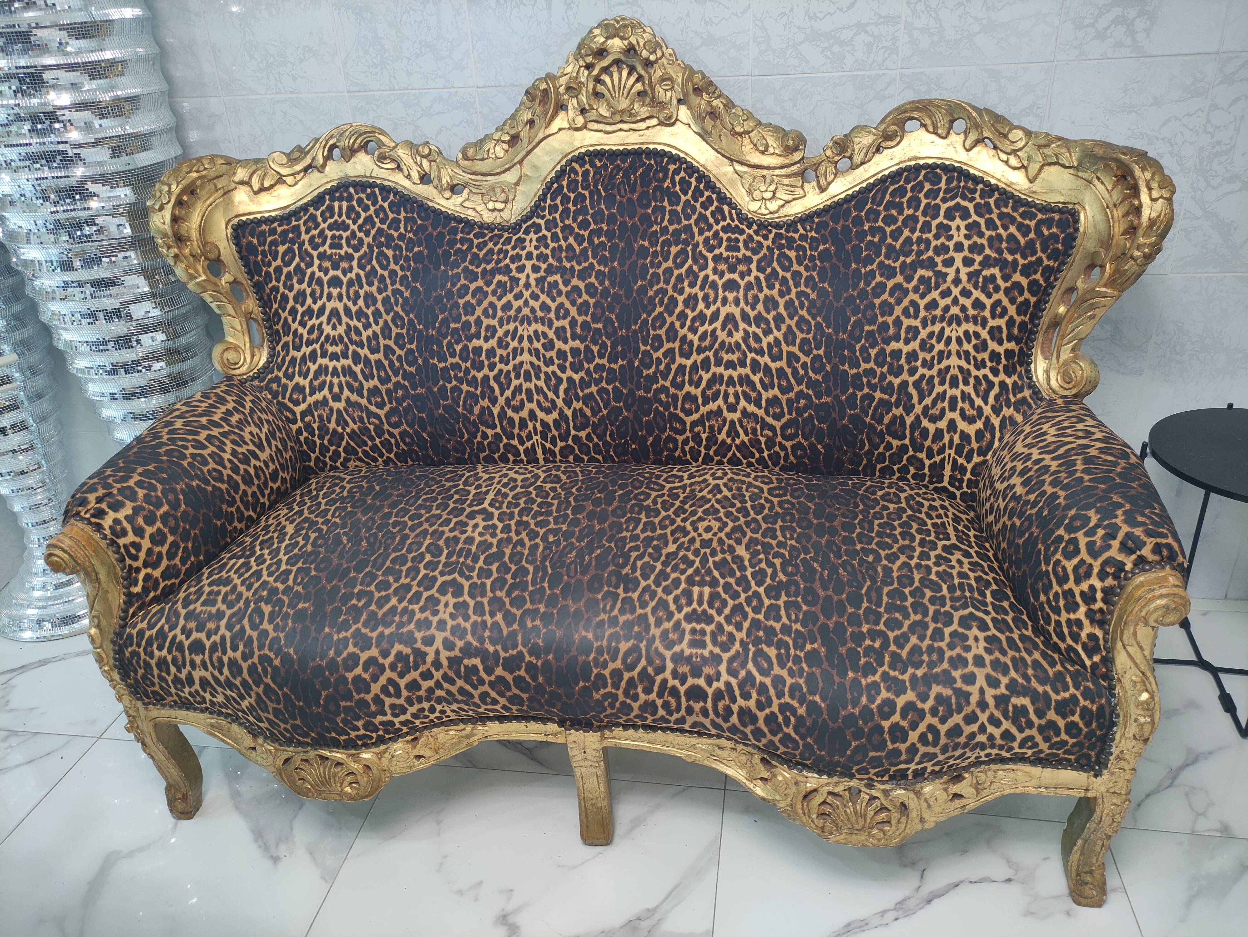 Baroque leopard canapé