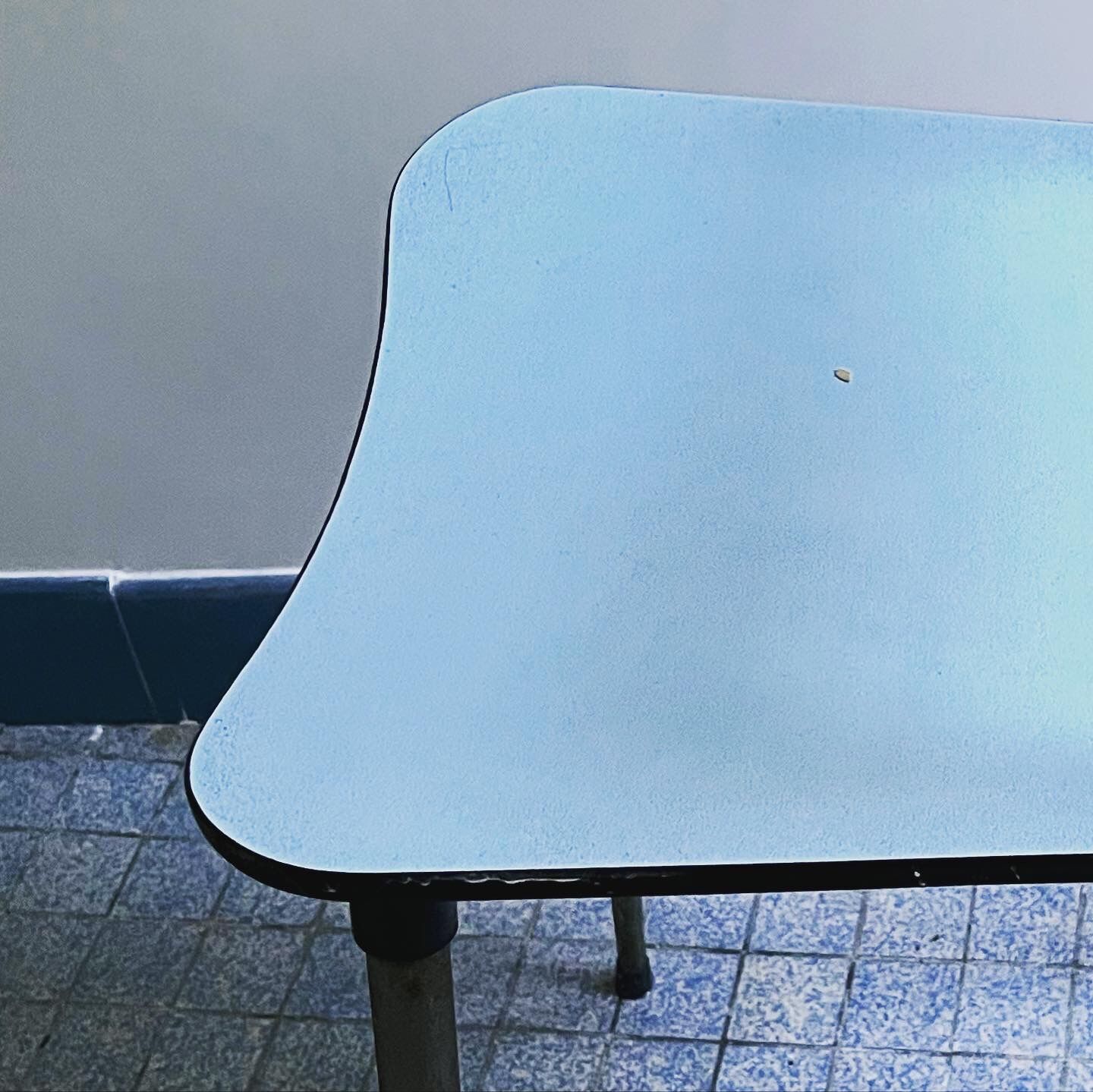 Set table and 4 chairs in formica light blue