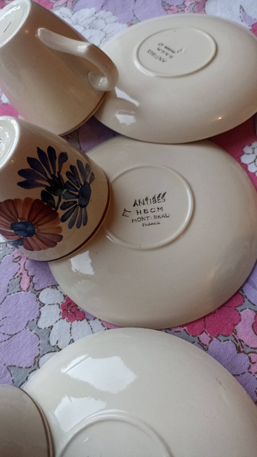 6 Creil and Montereau Choisy-le-Roi cups, Antibes model