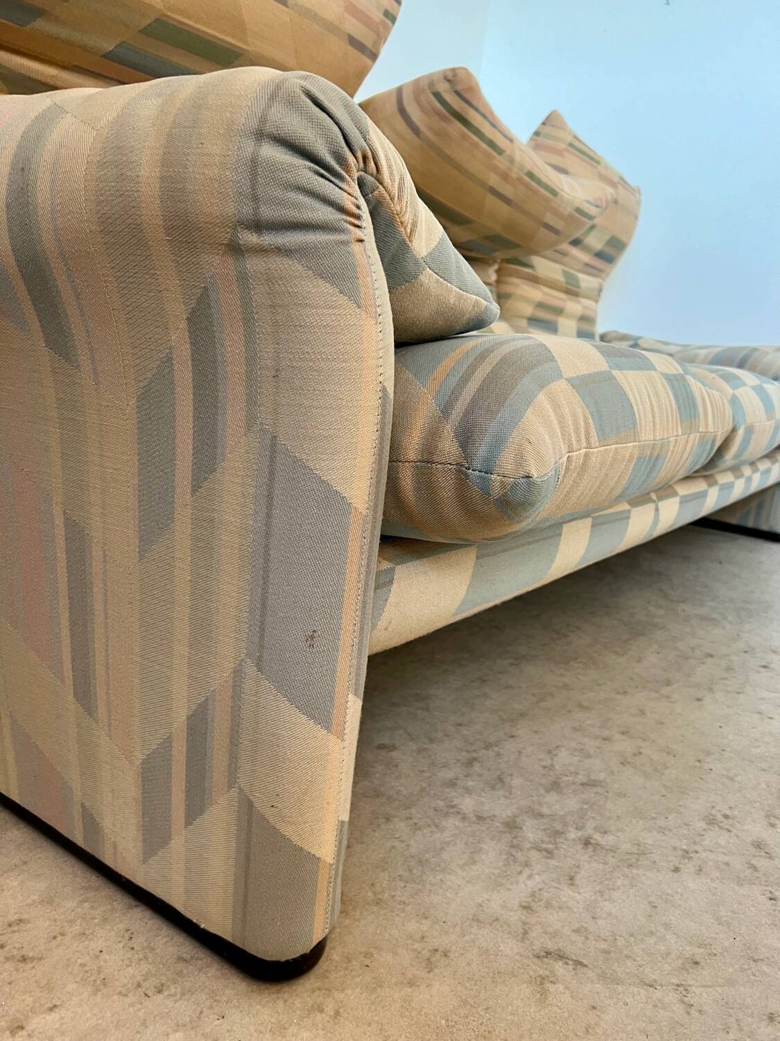 Ancien canapé Maralunga 3 places design italien des années 70 Cassina tissu patchwork