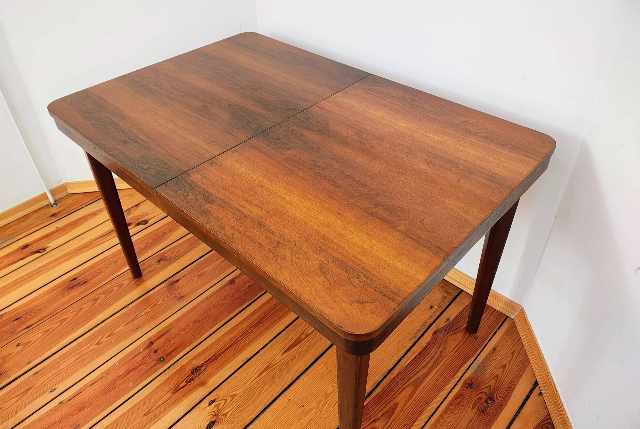 Table extensible tchécoslovaque par Jindřich Halabala pour UP Závody, 1950