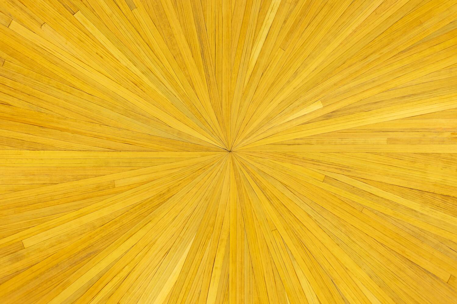 Coffee table in straw marquetry and brass. Contemporary.