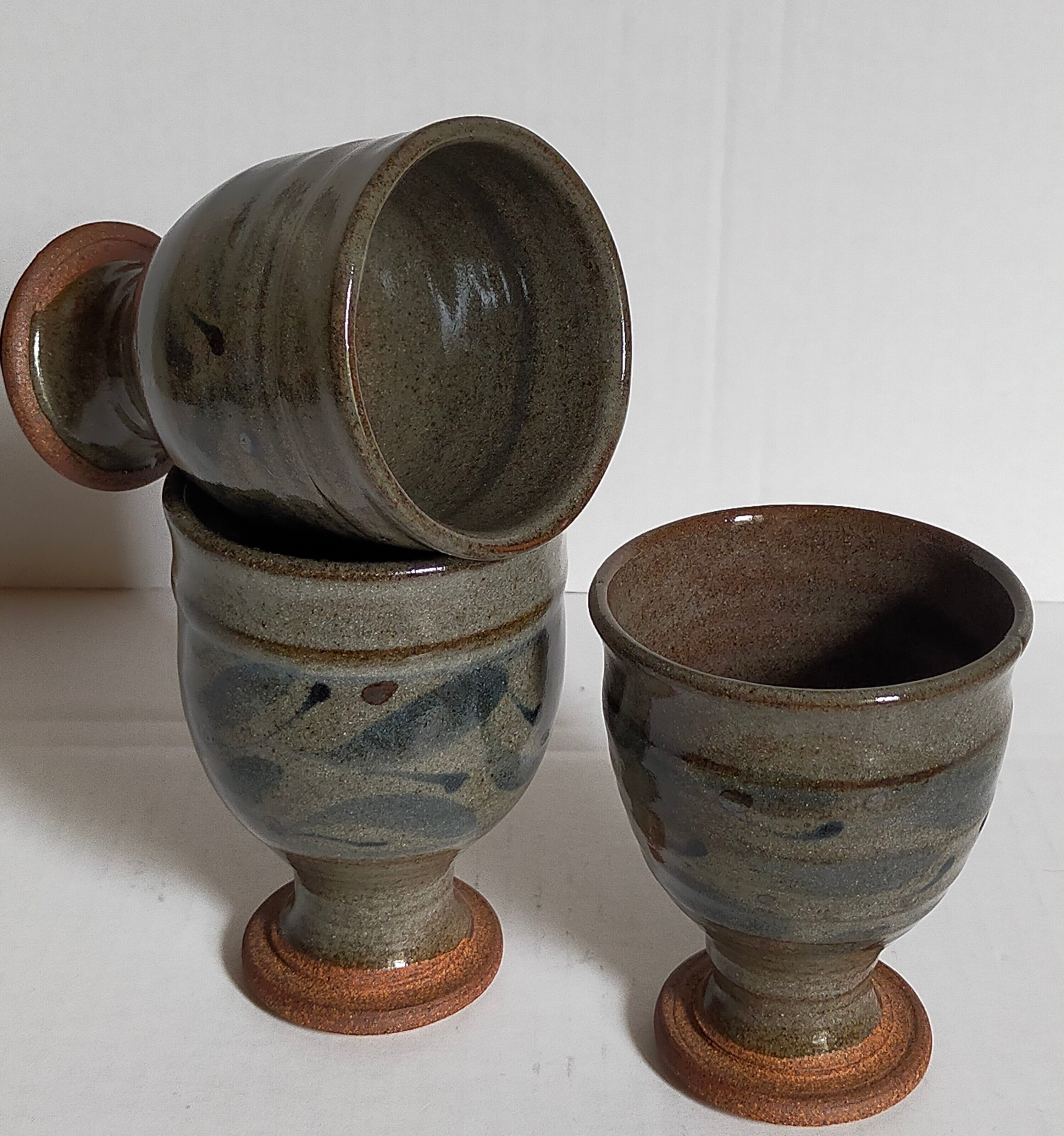Trois tasses de potier en grès émaillé vintages