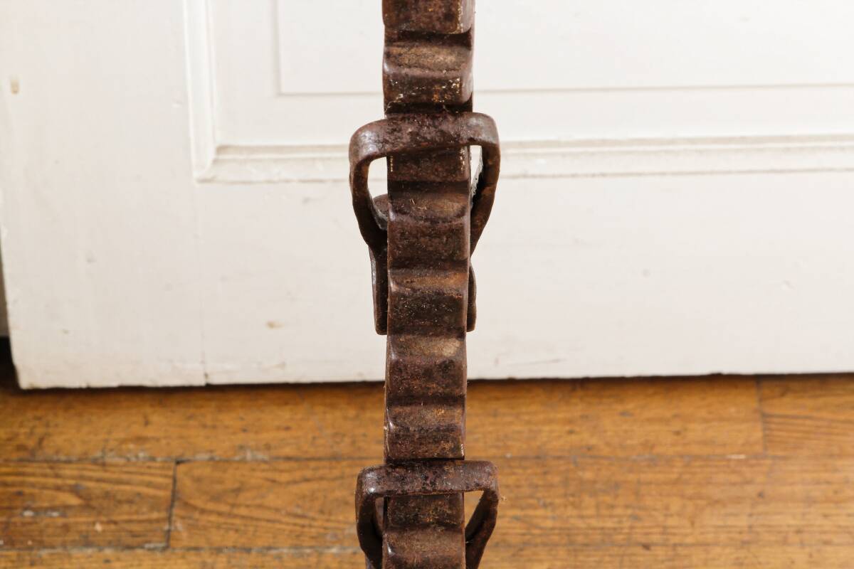 Paire de landiers à crémaillère, 17ème siècle, en fer forgé