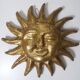 Sculpture murale en relief Soleil or vintage