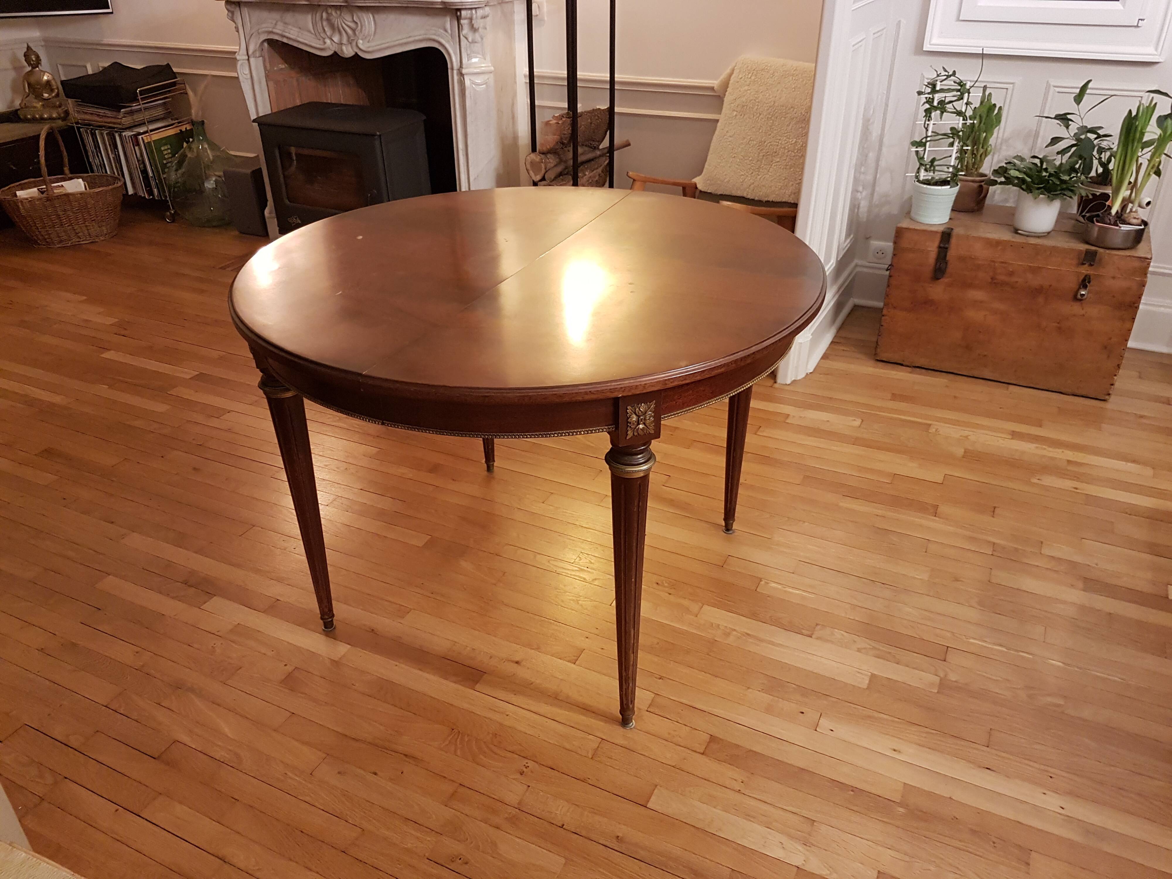 Louis XVI-style dining table