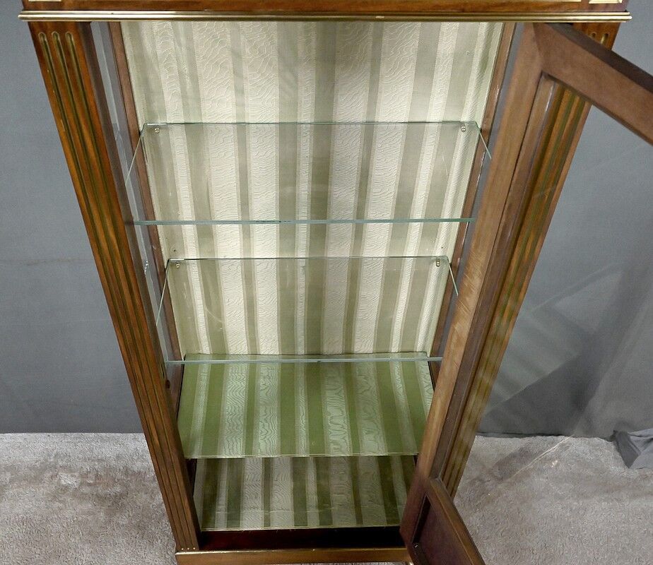 Vitrine en acajou, style Louis XVI – Début XXe