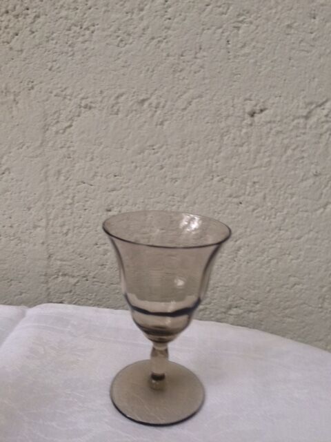 Liqueur glass Brown and gold edging and 9 small glasses Decanter's vintage liquor