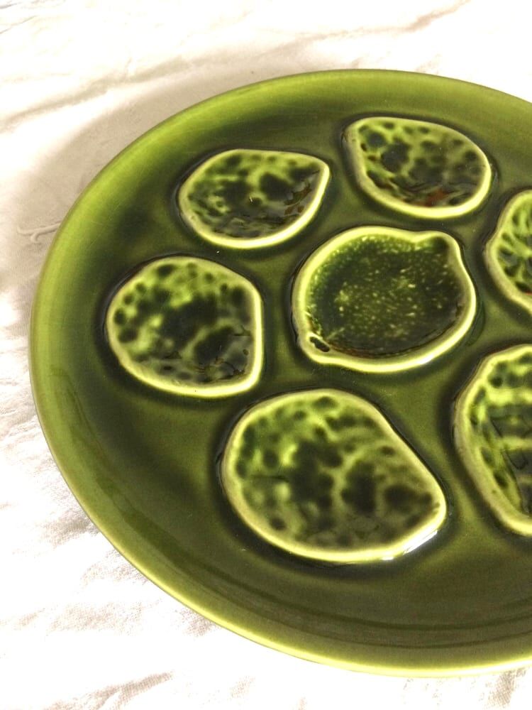 Vintage slurry oyster plate service