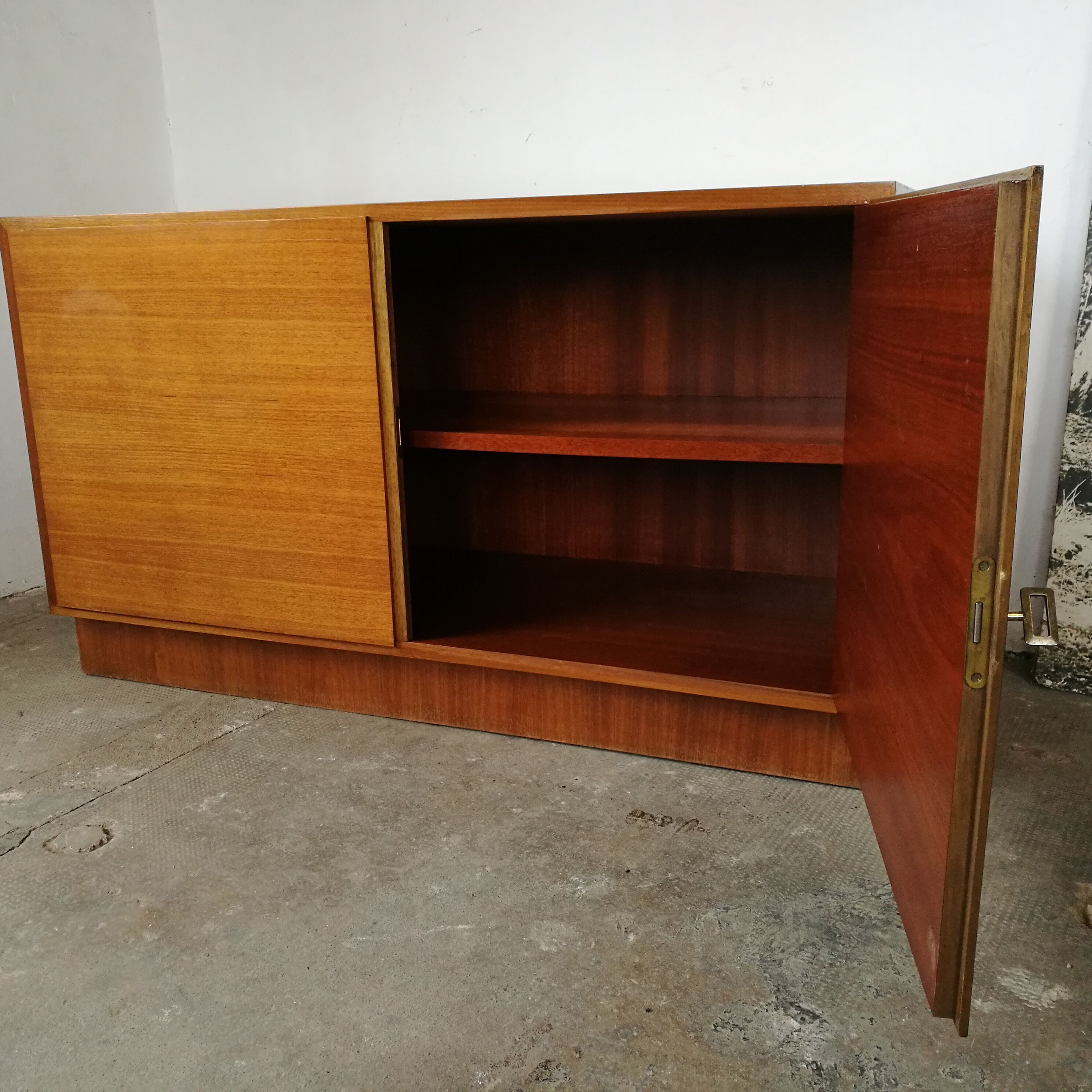 Modernist-style box buffet