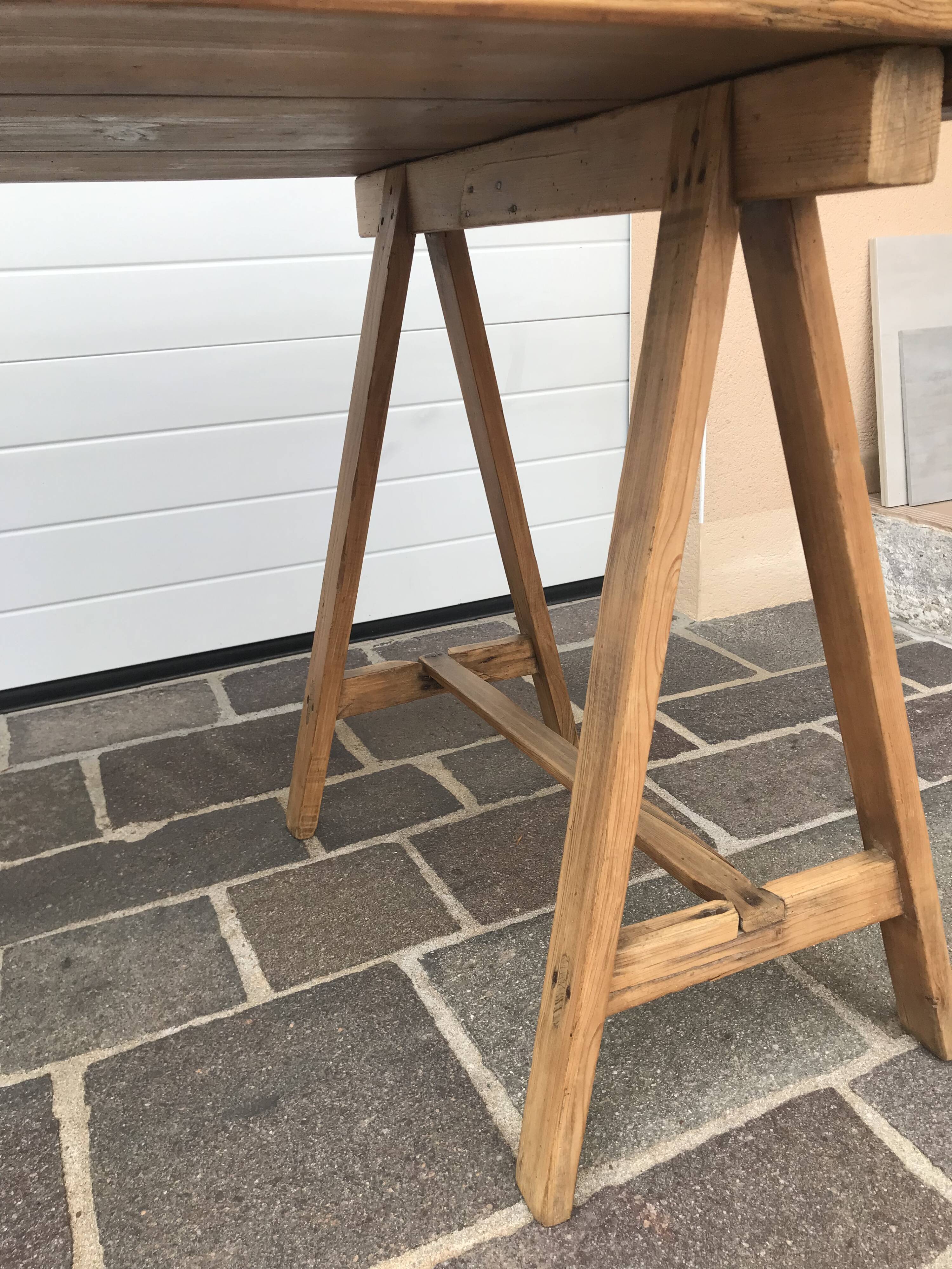 Winegrower's farm table