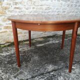 Scandinavian table with extension
