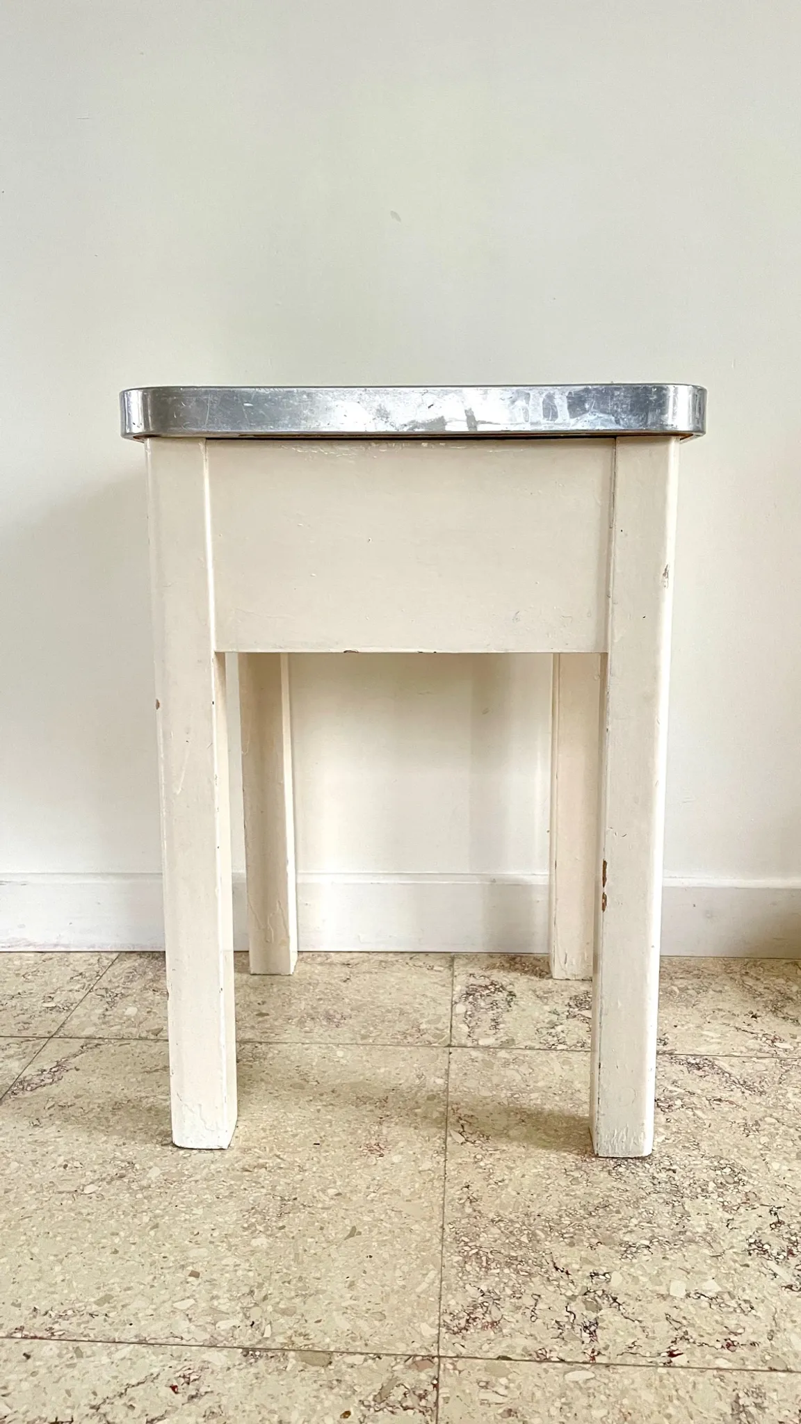 VINTAGE WOOD STOOL CHEST