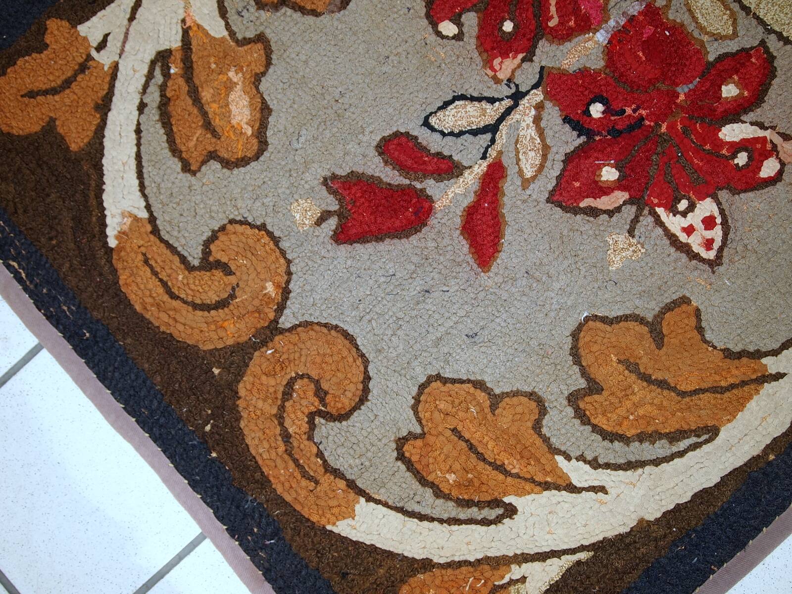 Tapis Hooked Antique Américain, Début XXe Siècle, Motifs Floraux