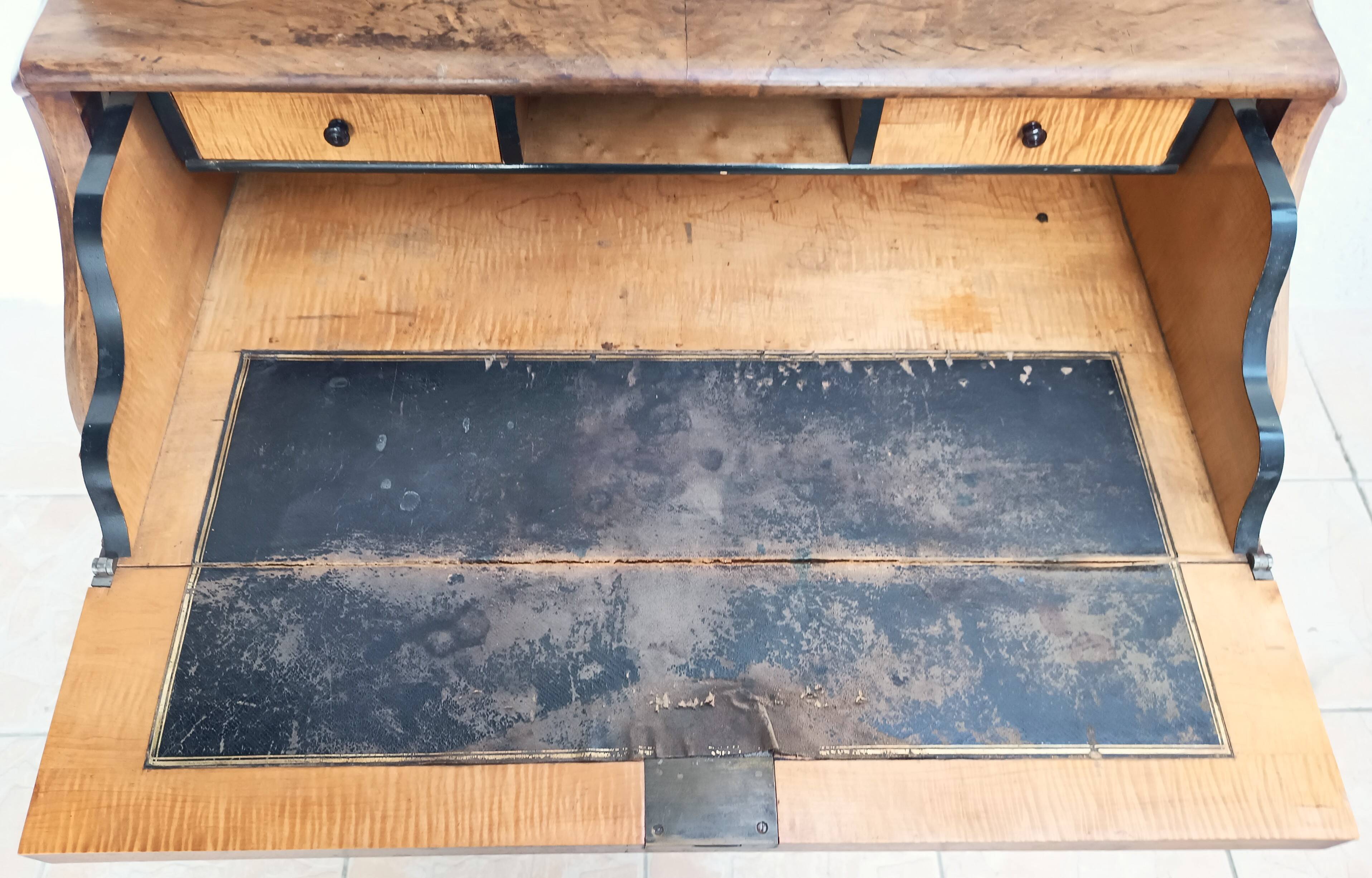 Louis XV slant desk in walnut, 19th century.