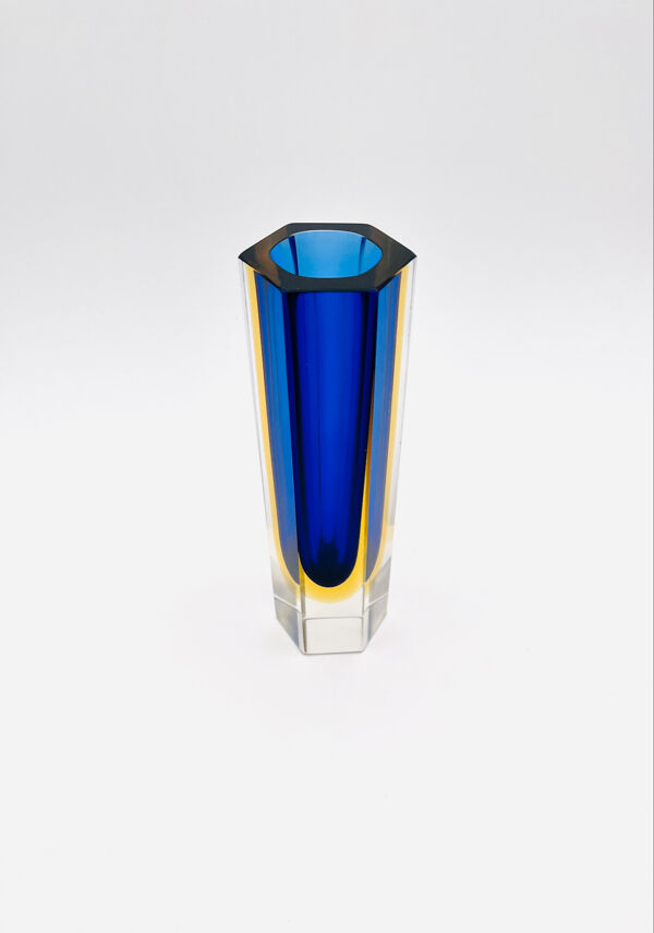 Vase Luigi Mandruzzato Murano Sommerso hexagonal bleu cobalt et ambre