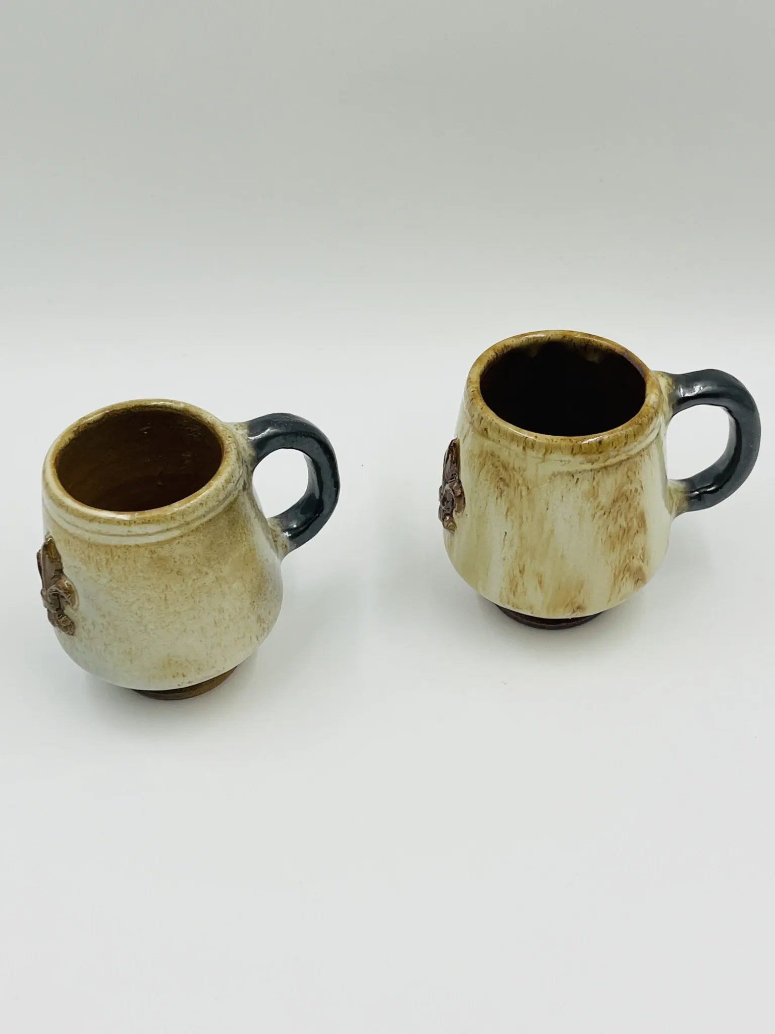 Duo de chopes en grès de Bouffioulx Guérin