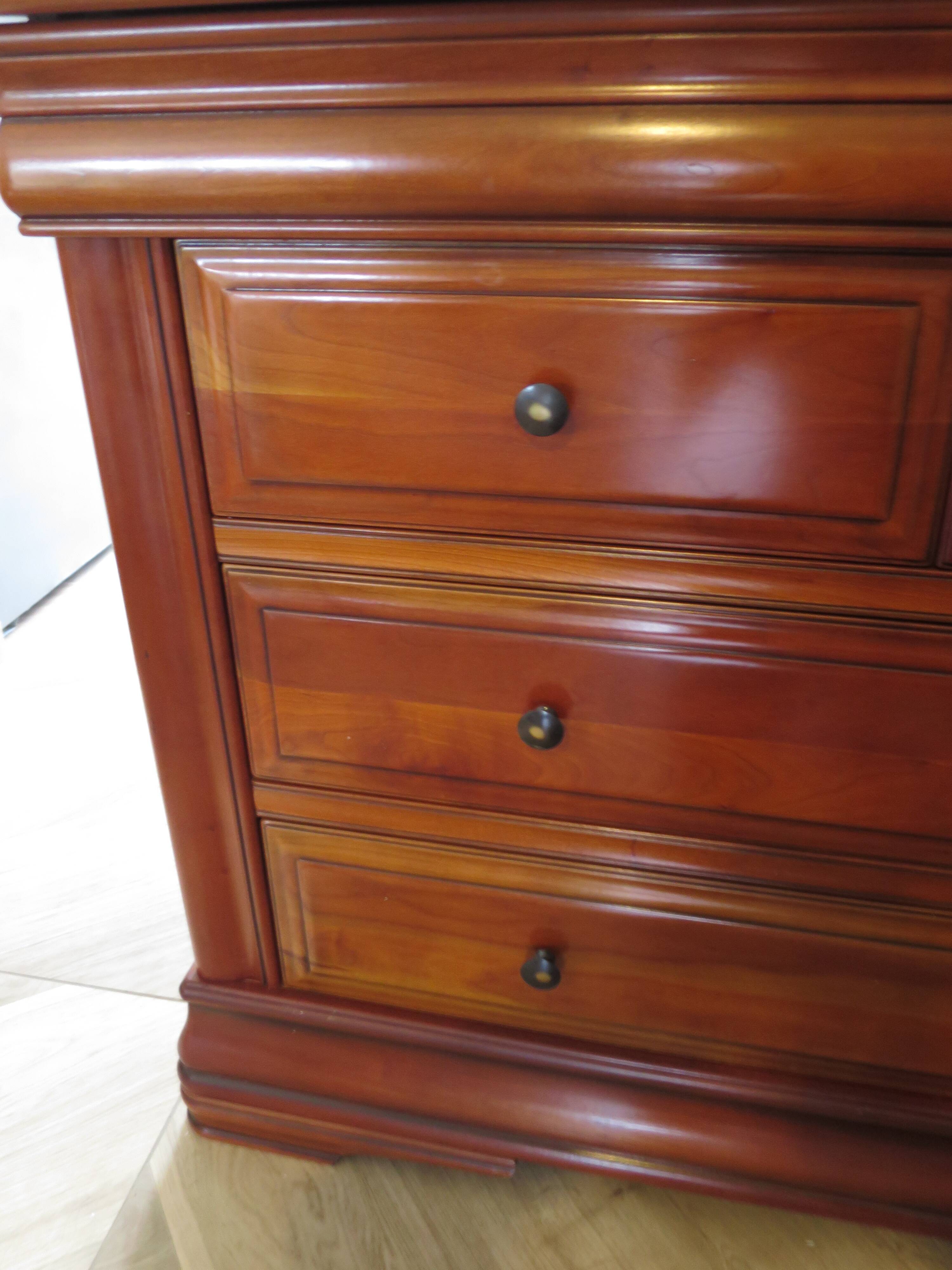 Cherrywood chest of drawers with ogee – 4 drawers – 80s – Louis Philippe style