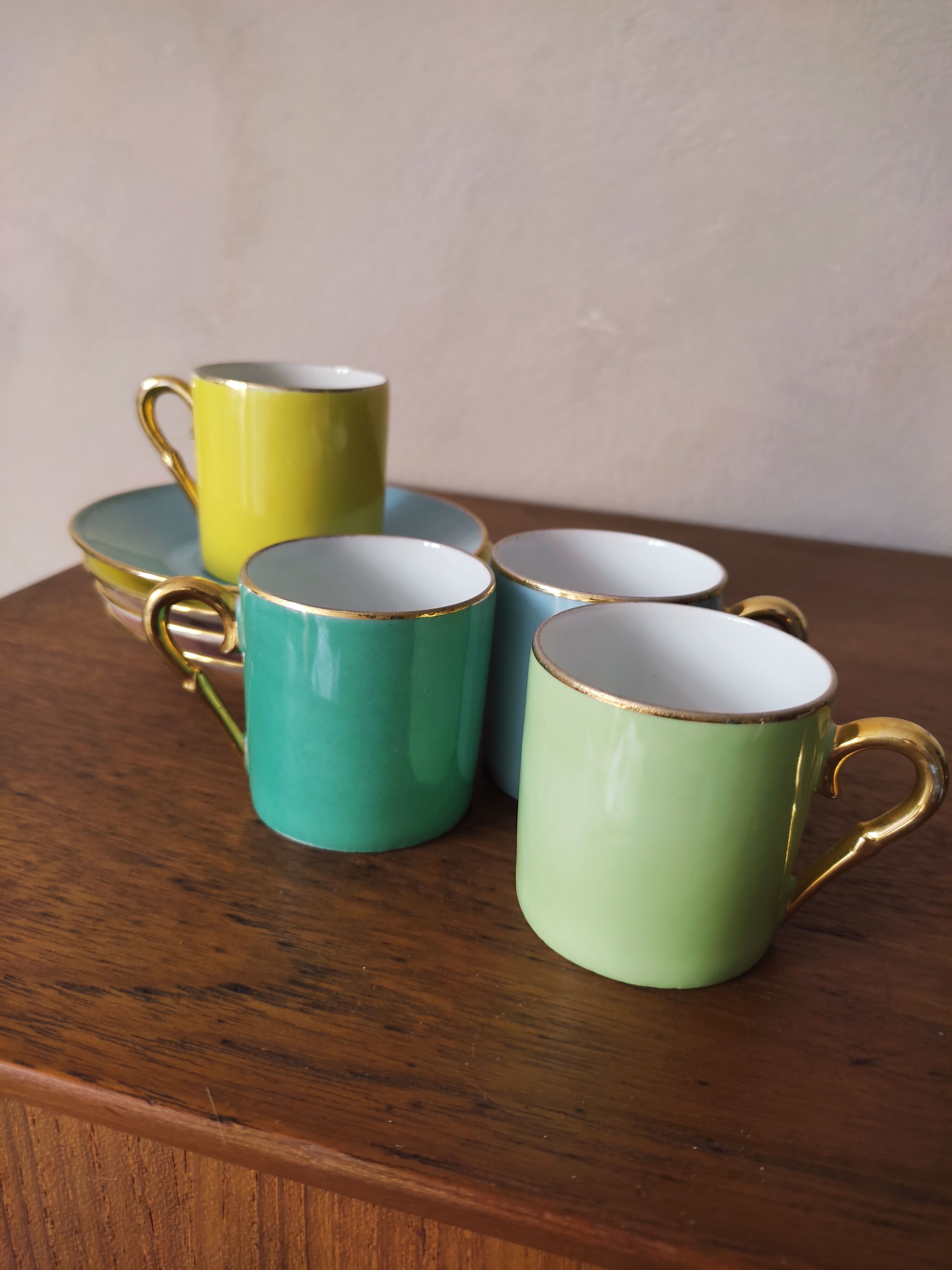 4 multicolored espresso cups
