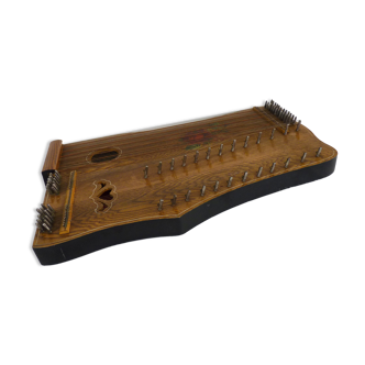 Ancient Zither Neubers Violin-Zither klingenthal zither. Zither violin or violinzither. Year 30