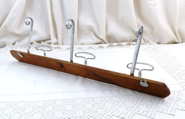 Porte-manteau et porte-chapeaux ancien à 3 crochets en bois et métal, style rustique français, accessoire de salle de bain, France