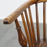 Antique English Windsor Chair from the 19th Century Made of Elm