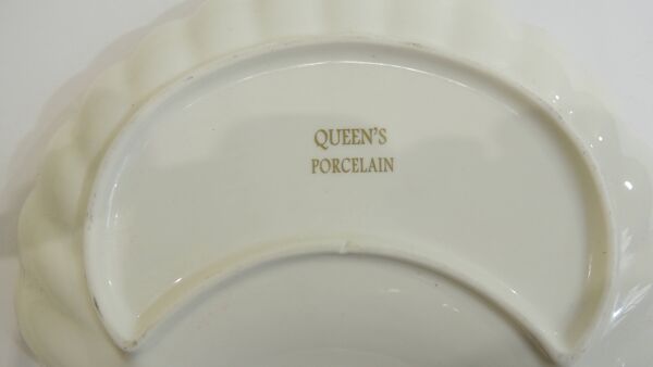 Coupelle, vide-poche coquille en porcelaine blanche et dorée Queen’s Porcelain