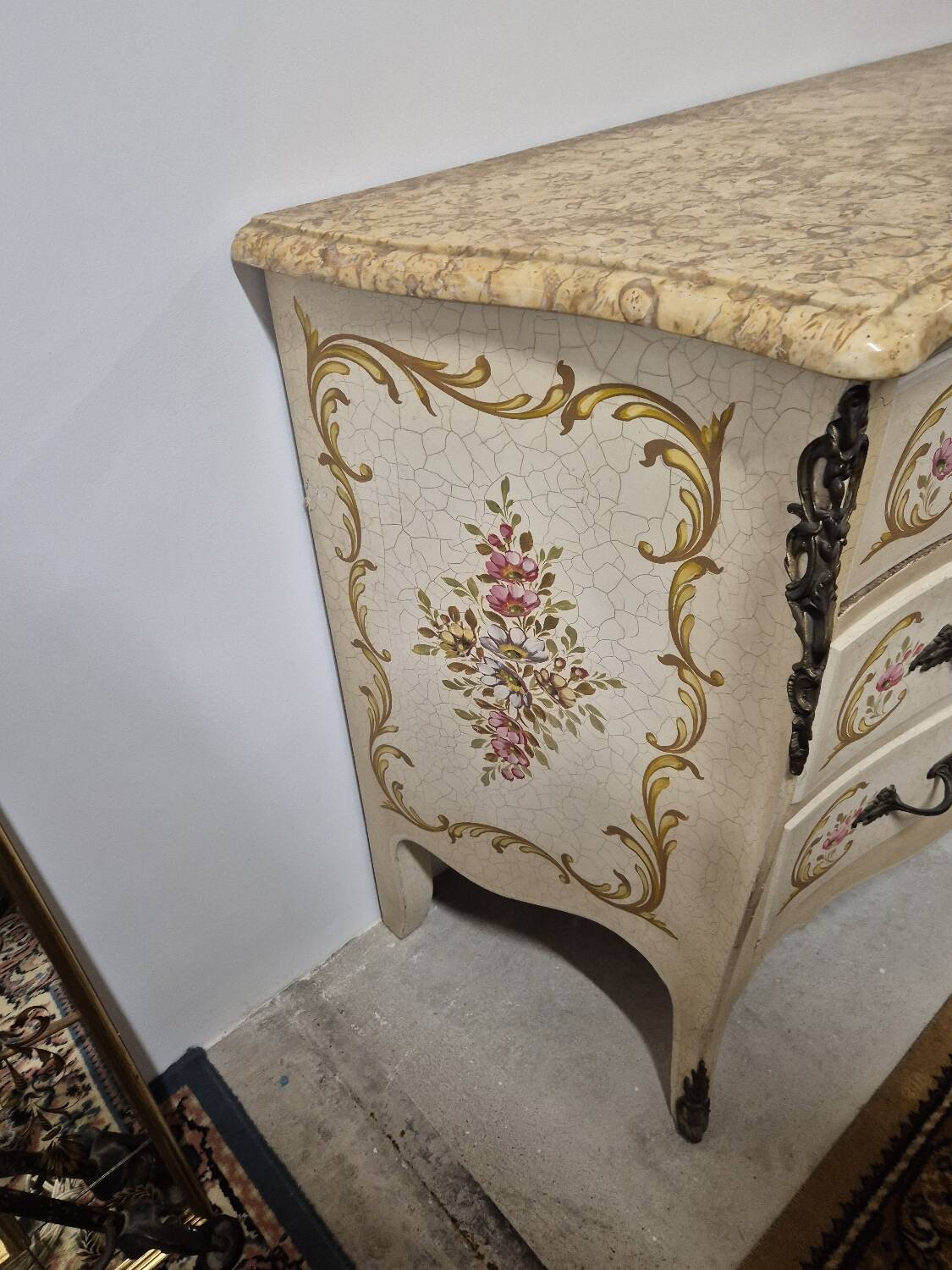 Louis XV style chest of drawers painted with flowers, Italian manufacture
