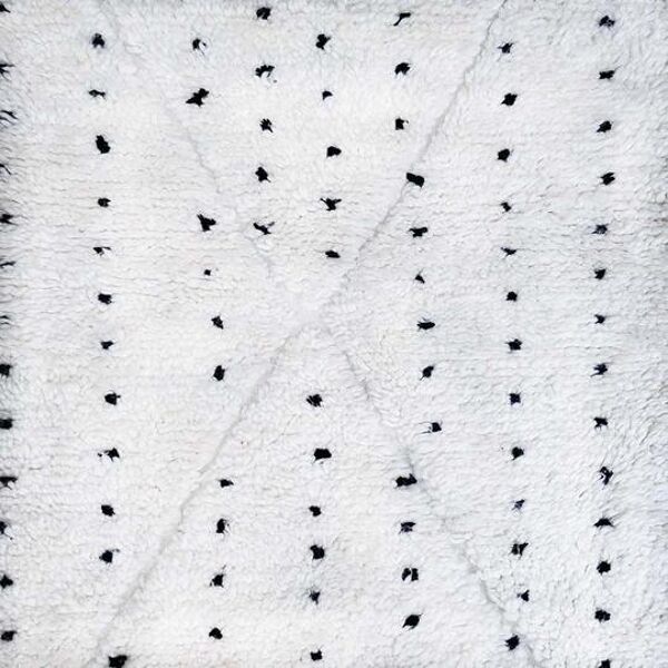 Tapis berbère à pois noirs