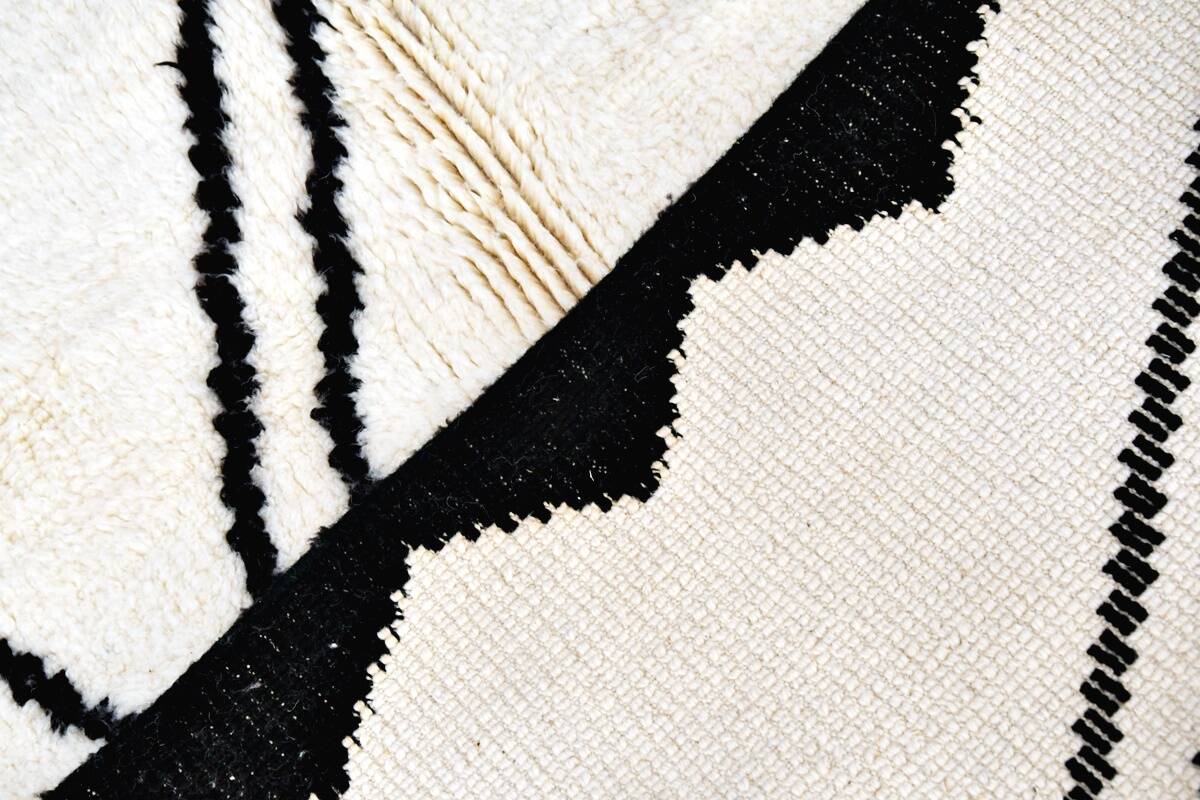 Beni Ouarain Moroccan Berber rug with black diamonds 238 x 160 cm new