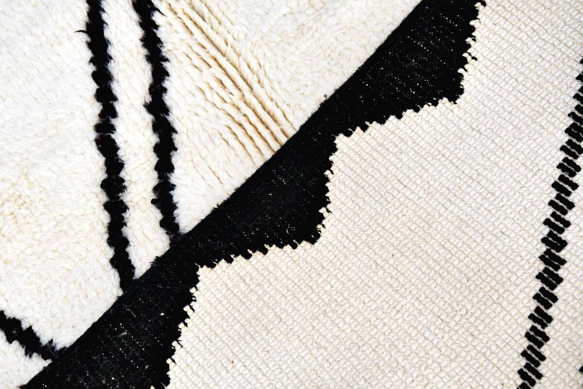Beni Ouarain Moroccan Berber rug with black diamonds 238 x 160 cm new