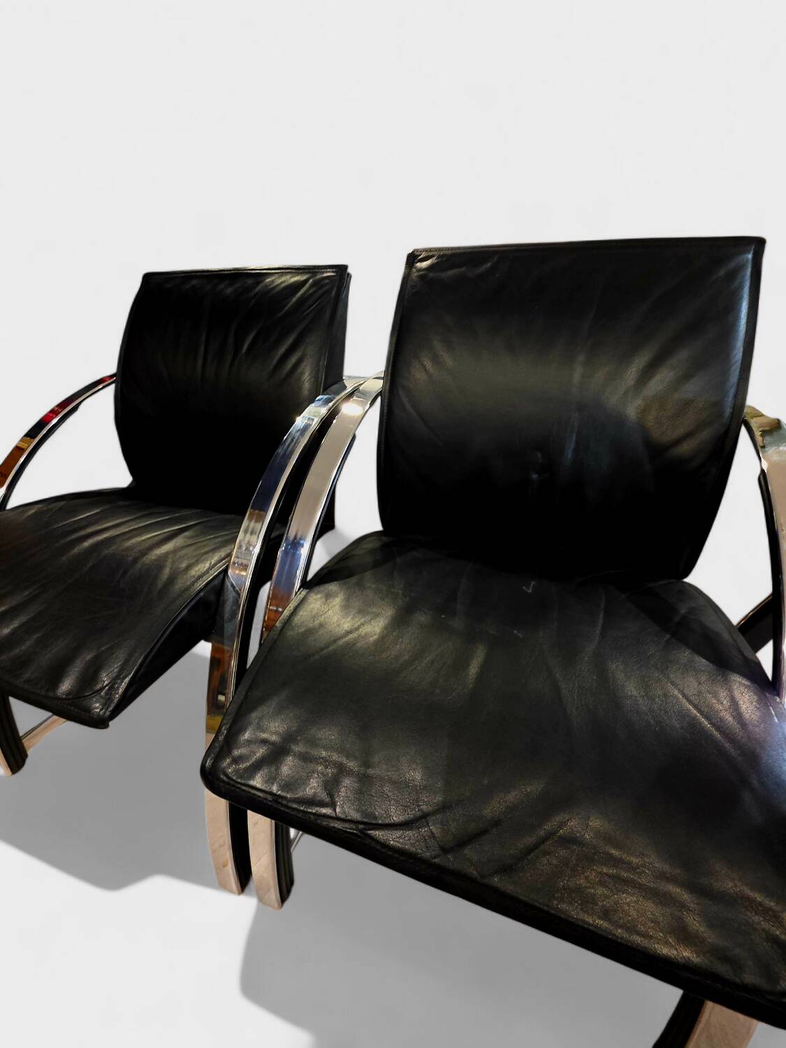 Set of 6 black leather armchairs — Gisberger — Circa 1980